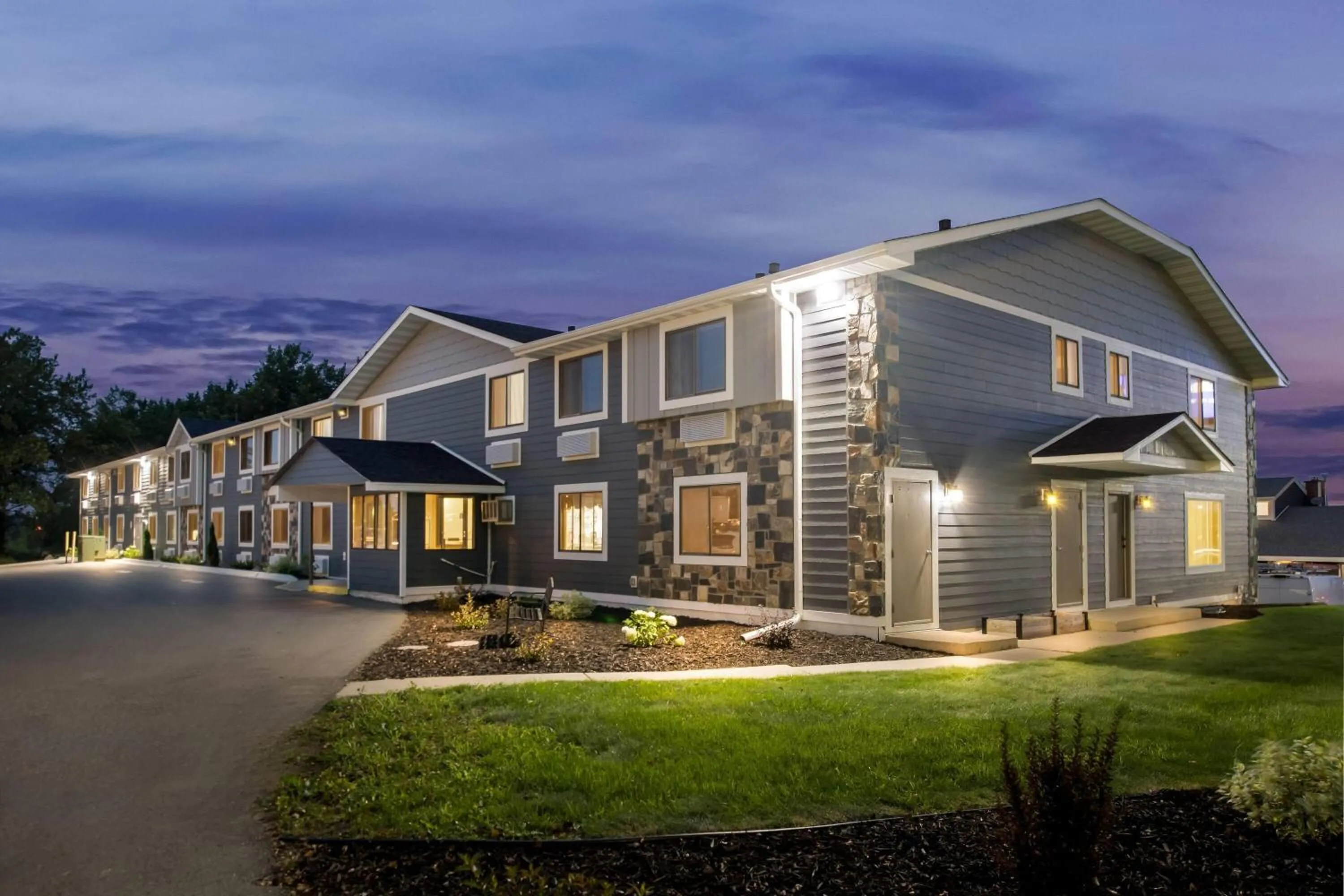 Property building in Super 8 by Wyndham Alexandria MN