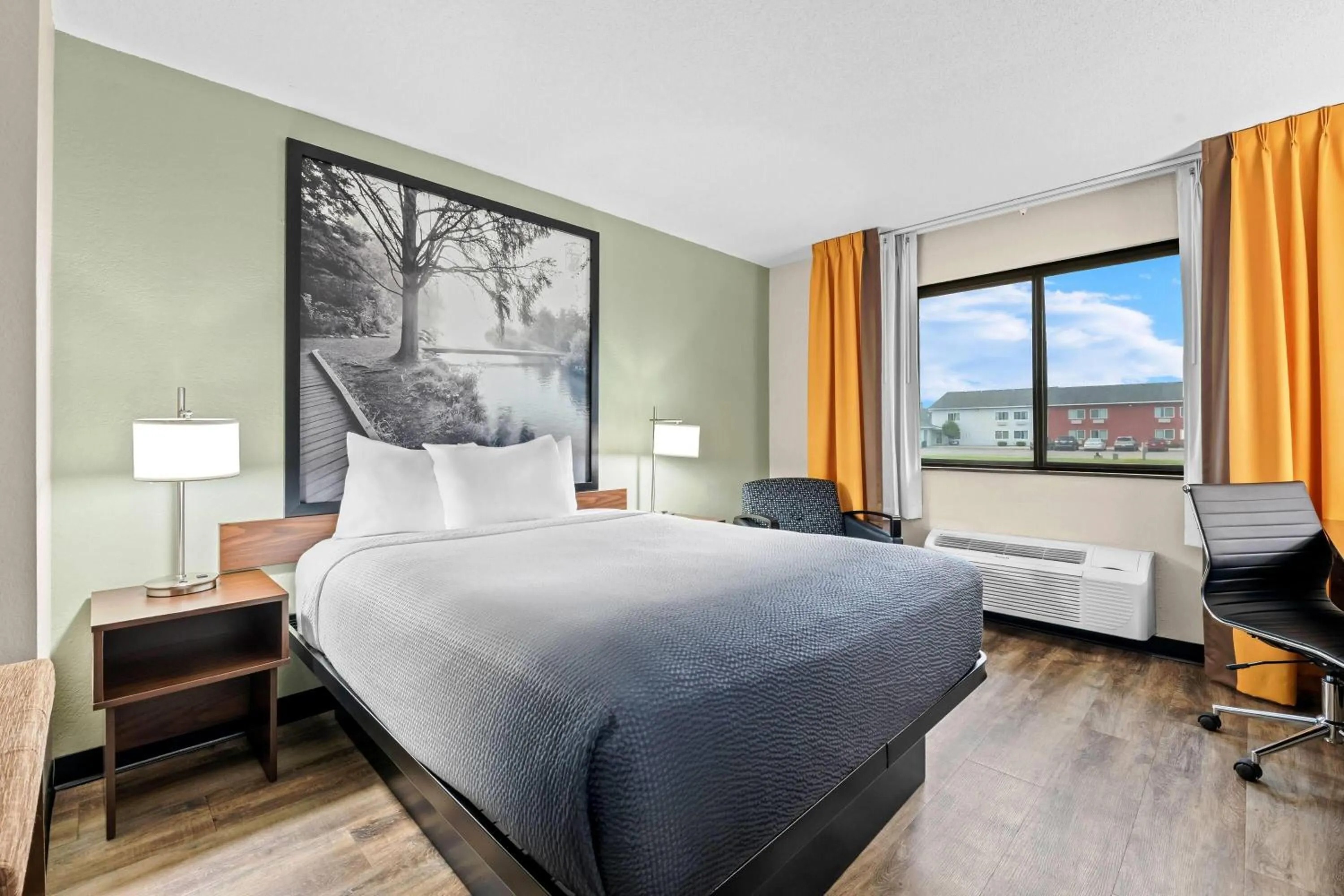 Bed in Super 8 by Wyndham Alexandria MN