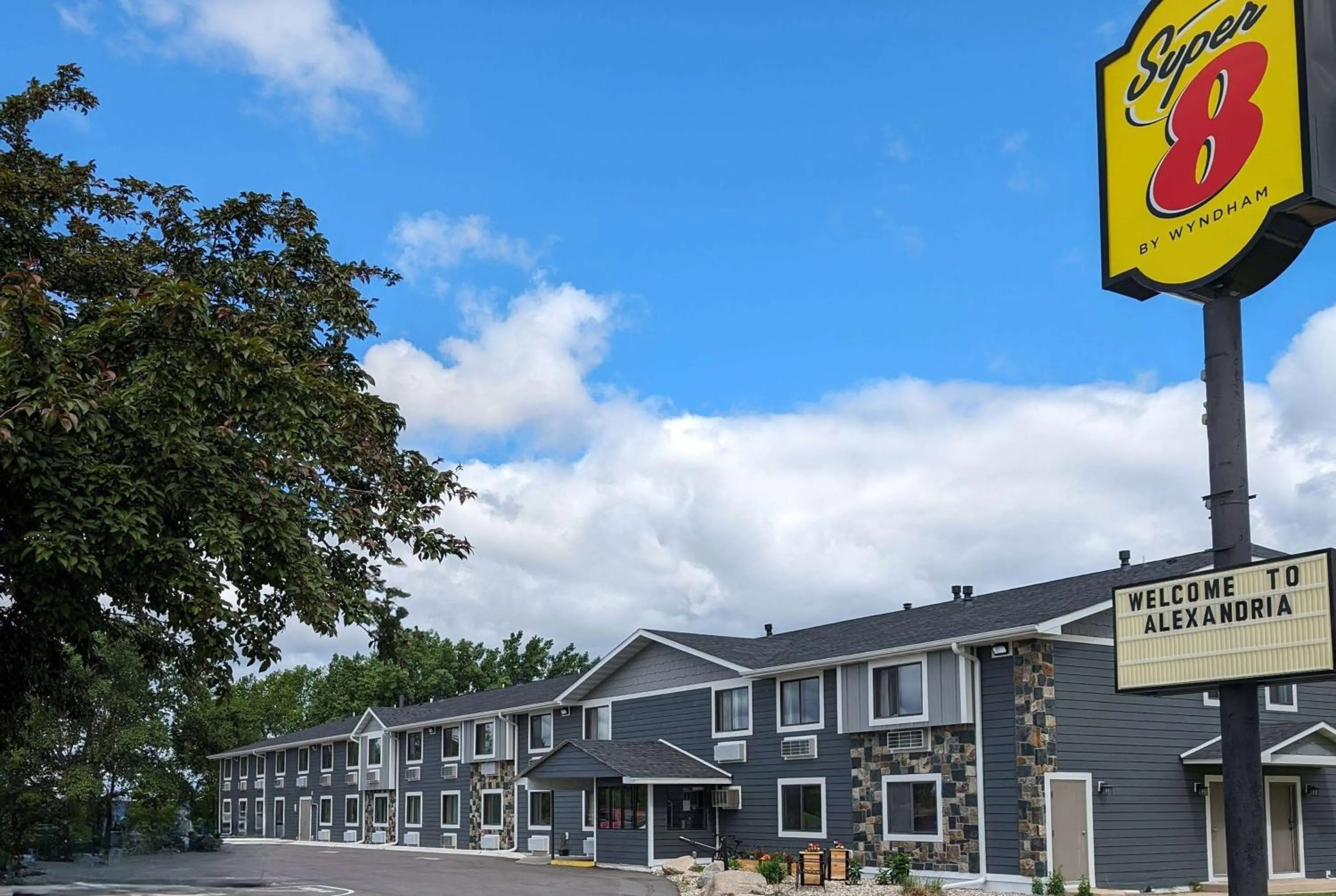 Property building in Super 8 by Wyndham Alexandria MN