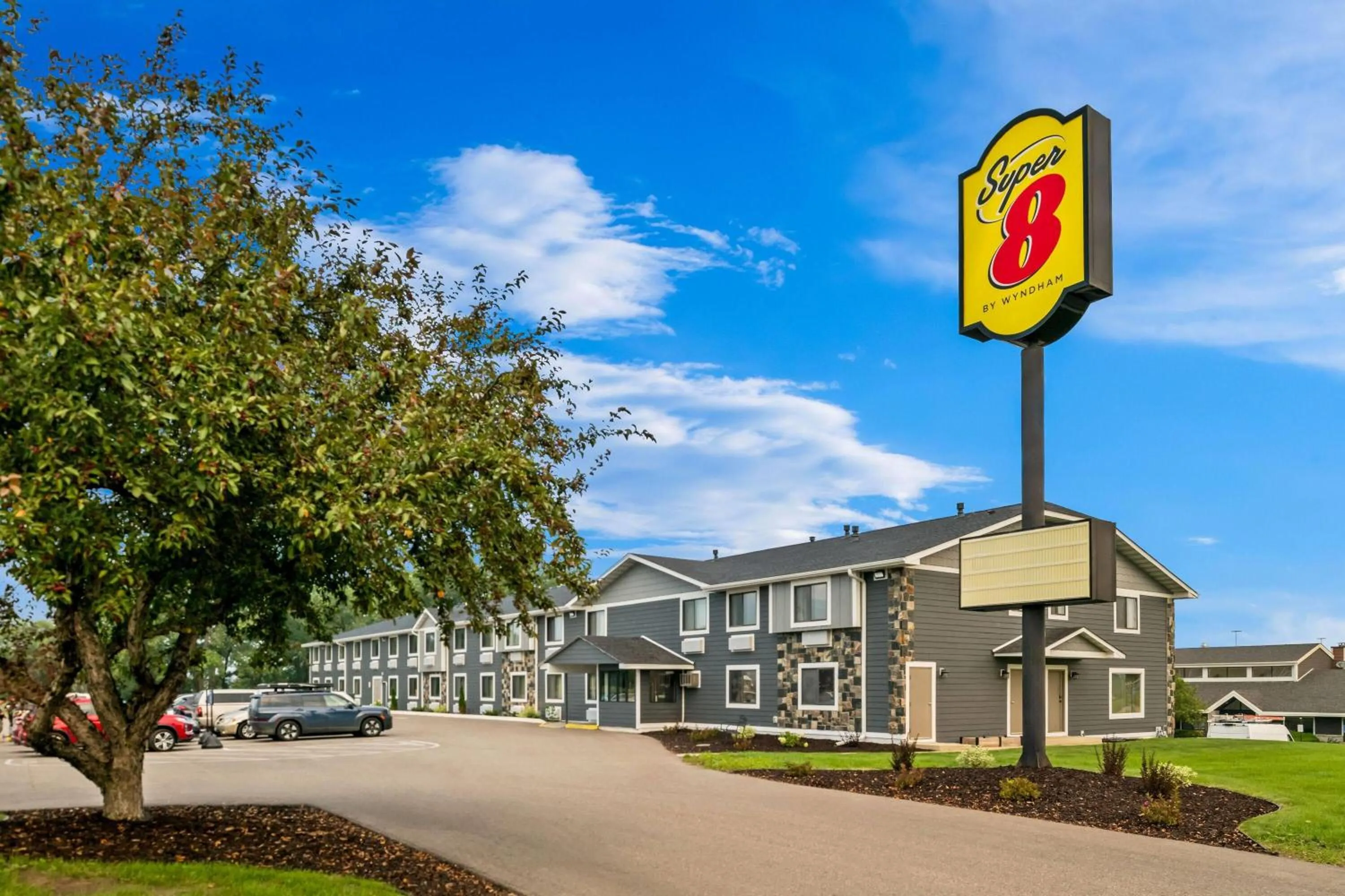 Property building in Super 8 by Wyndham Alexandria MN
