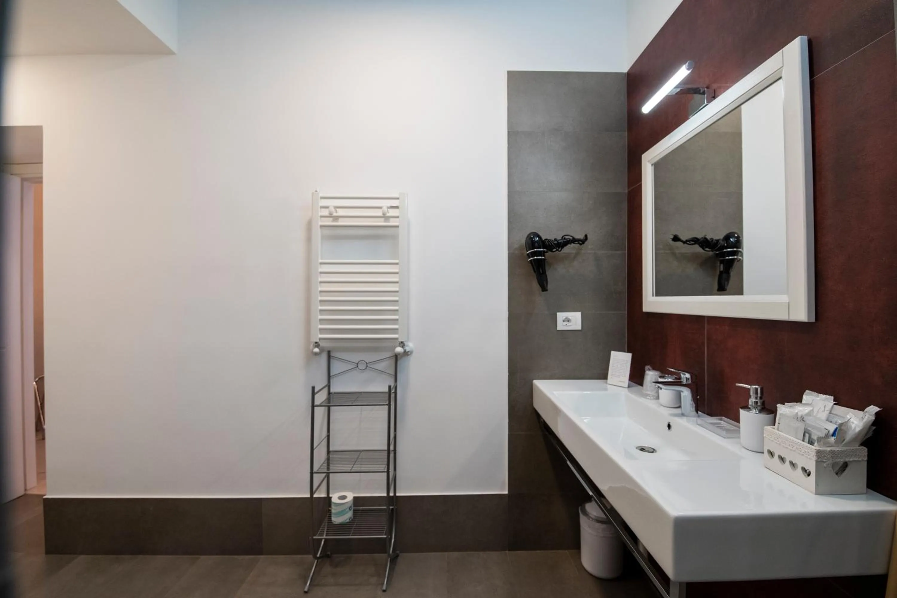 Bathroom in Mercatello Bed and Breakfast