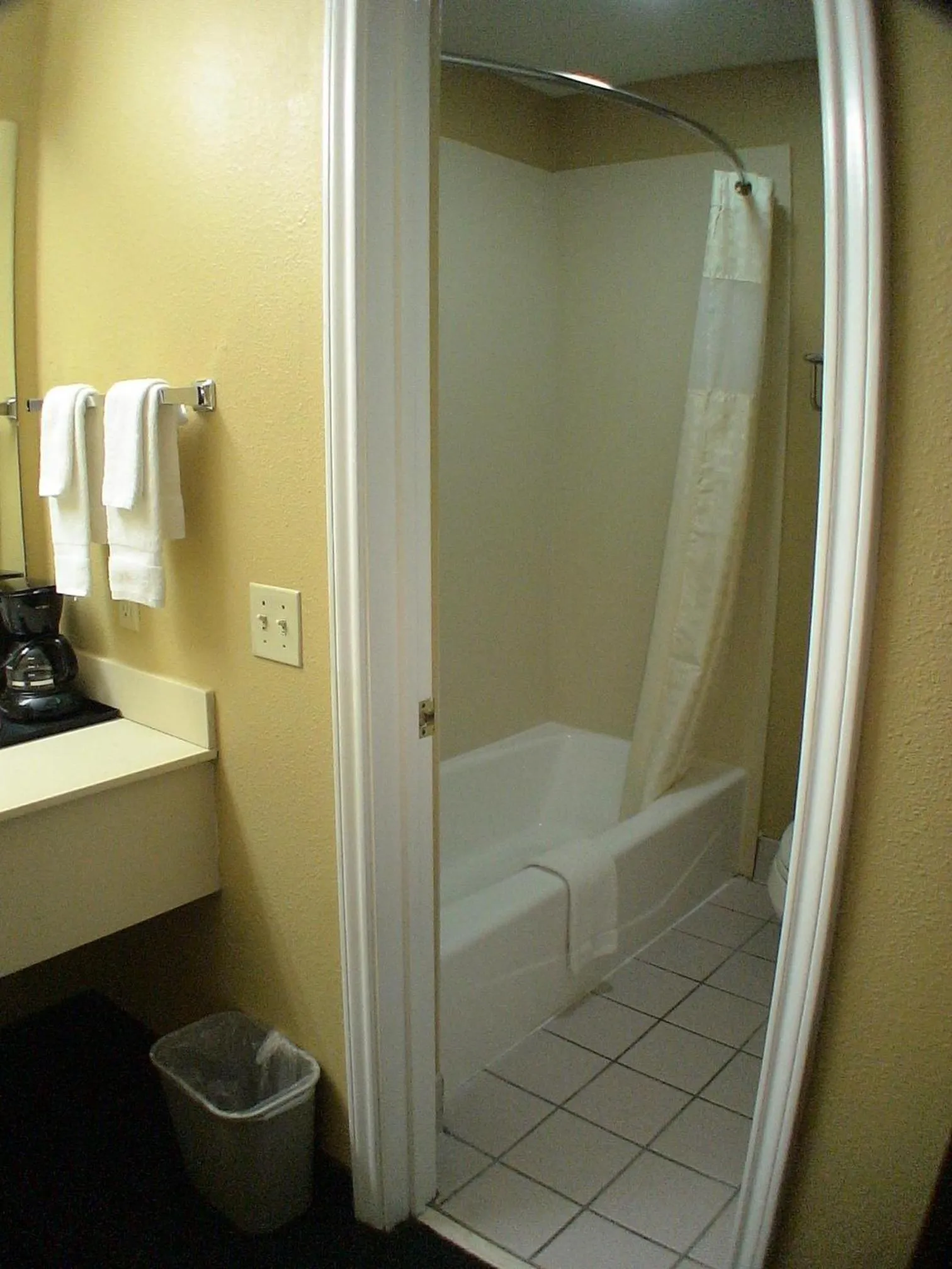 Shower in La Grange Executive Inn and Suites