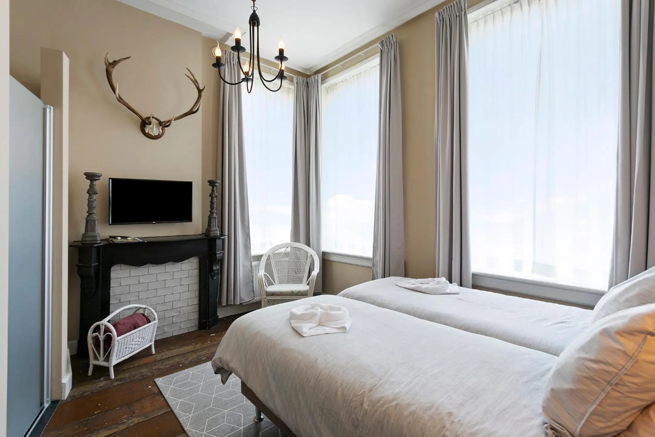 Photo of the whole room, Bed in Hotel Heere