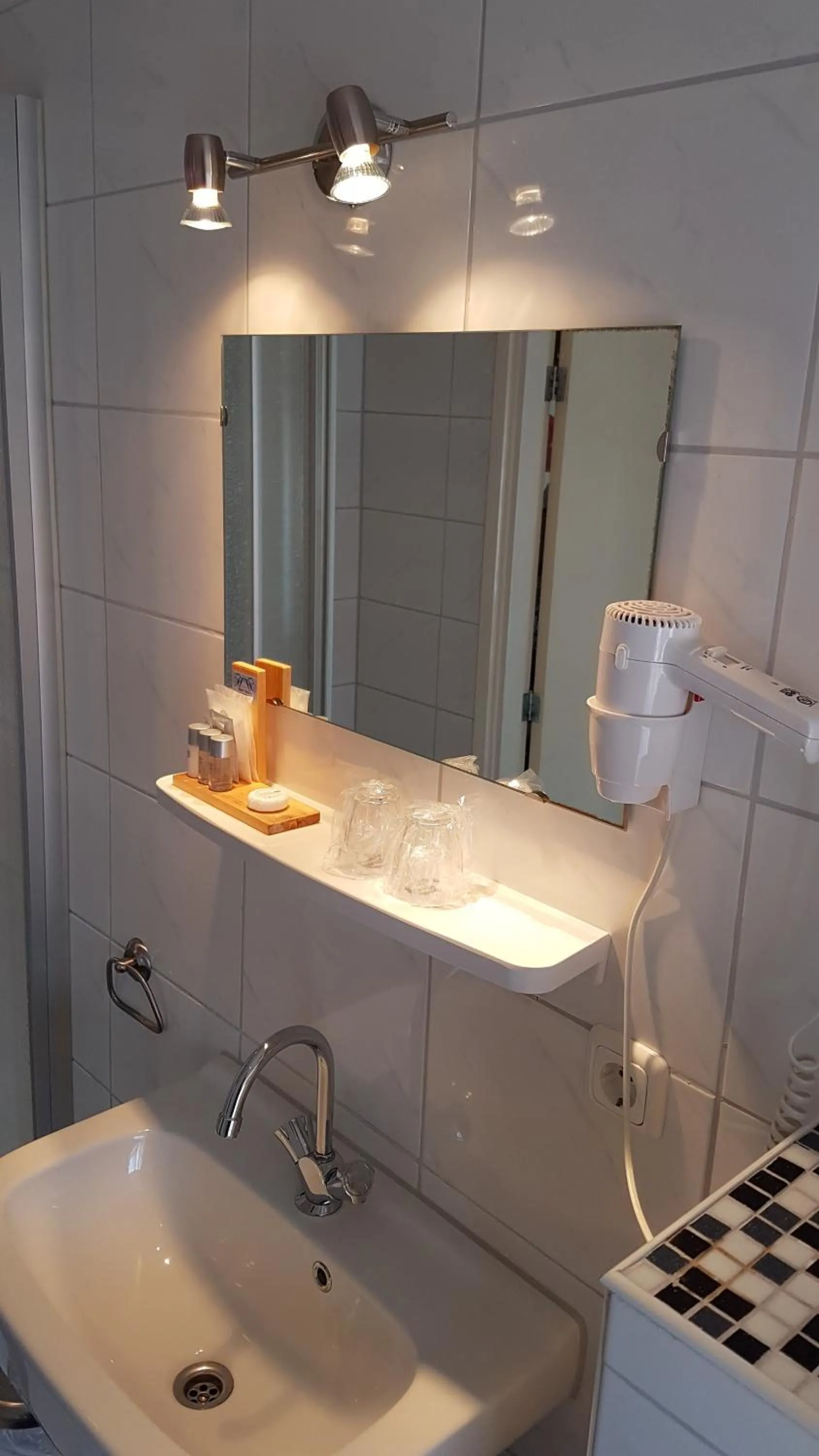 Shower in Hotel Heere