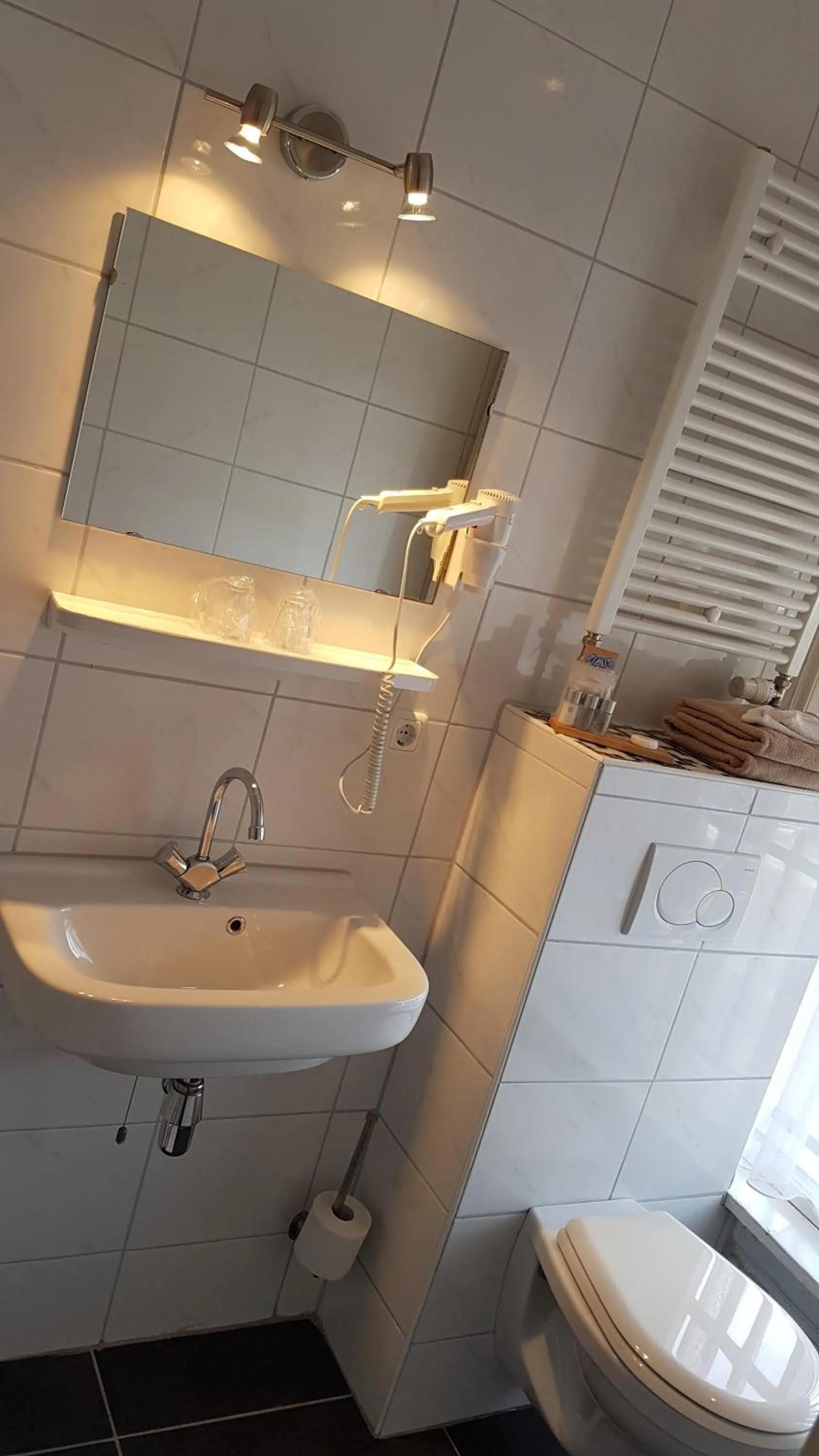 Shower in Hotel Heere