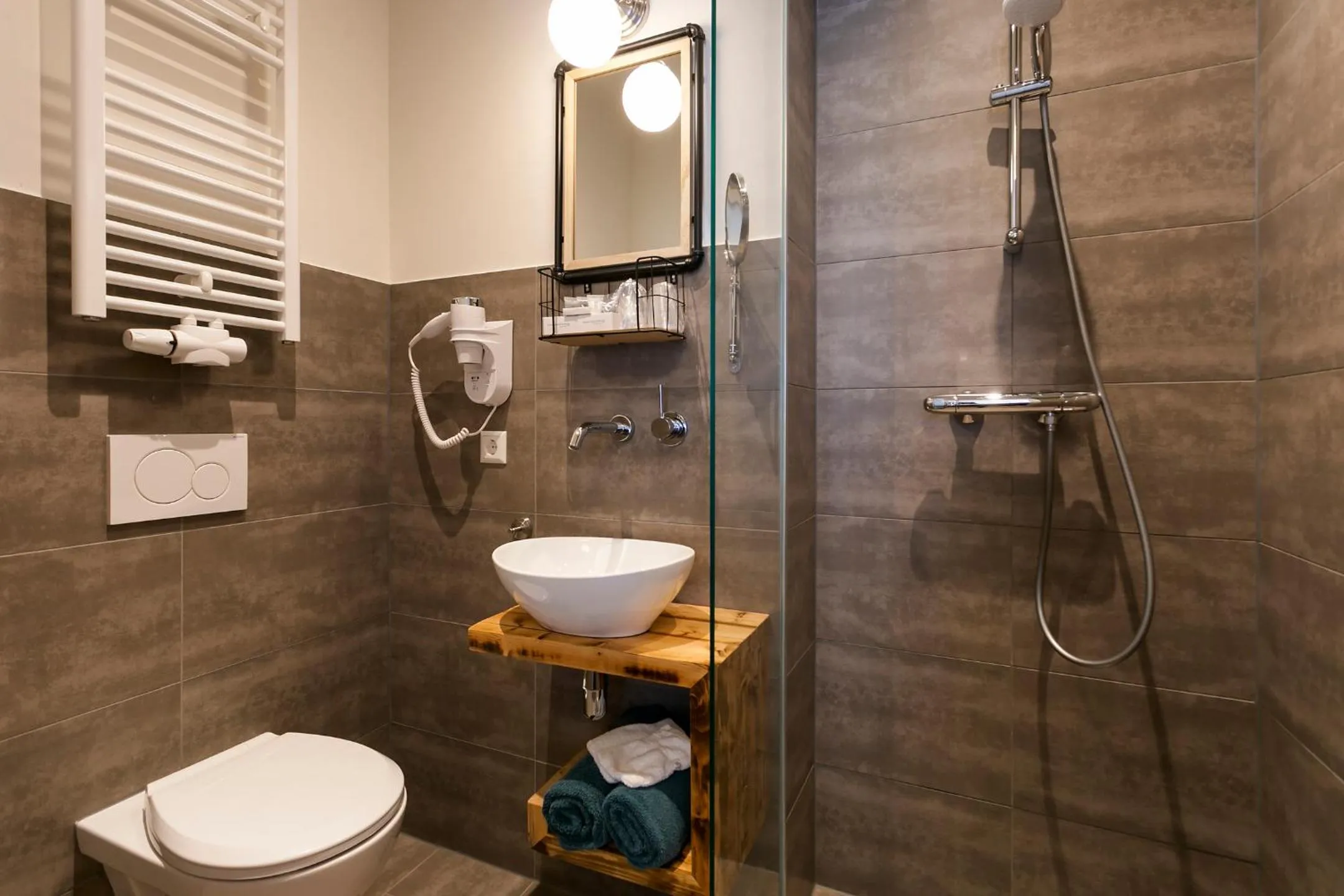 Shower in Hotel Heere