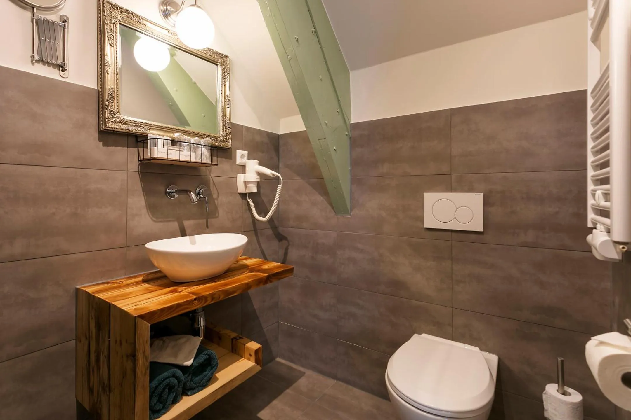 Toilet in Hotel Heere