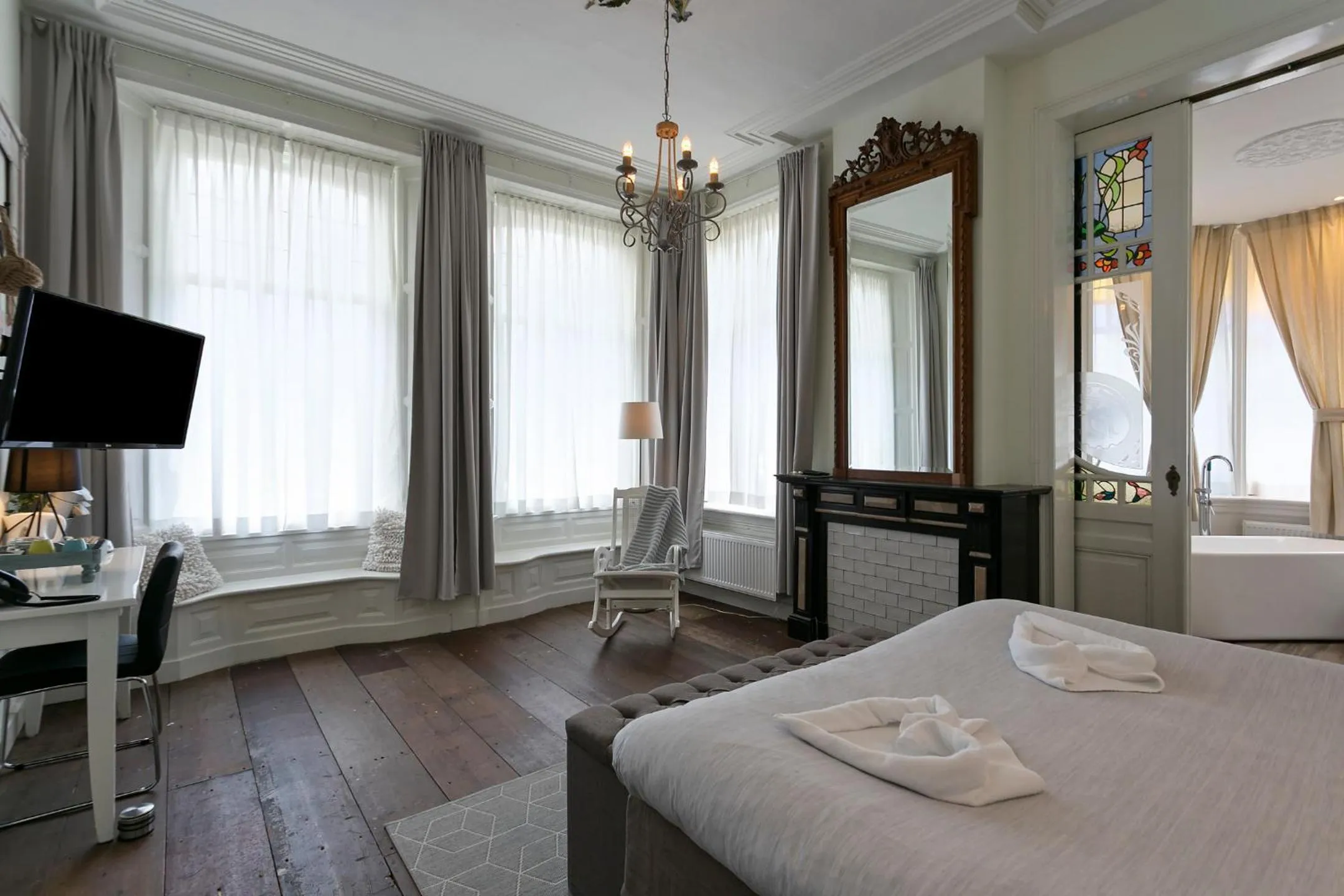 Photo of the whole room, Bed in Hotel Heere