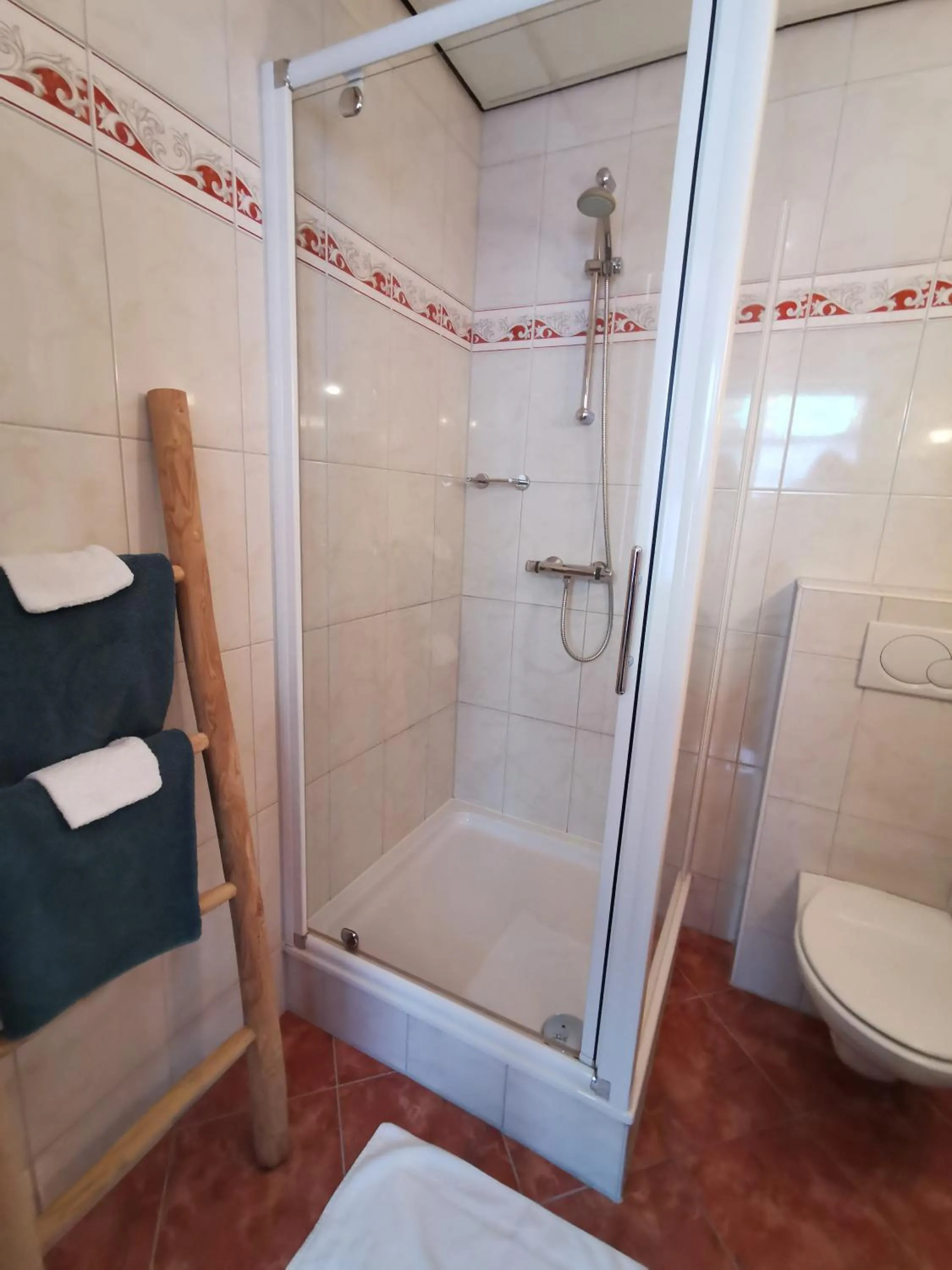 Shower in Hotel Heere