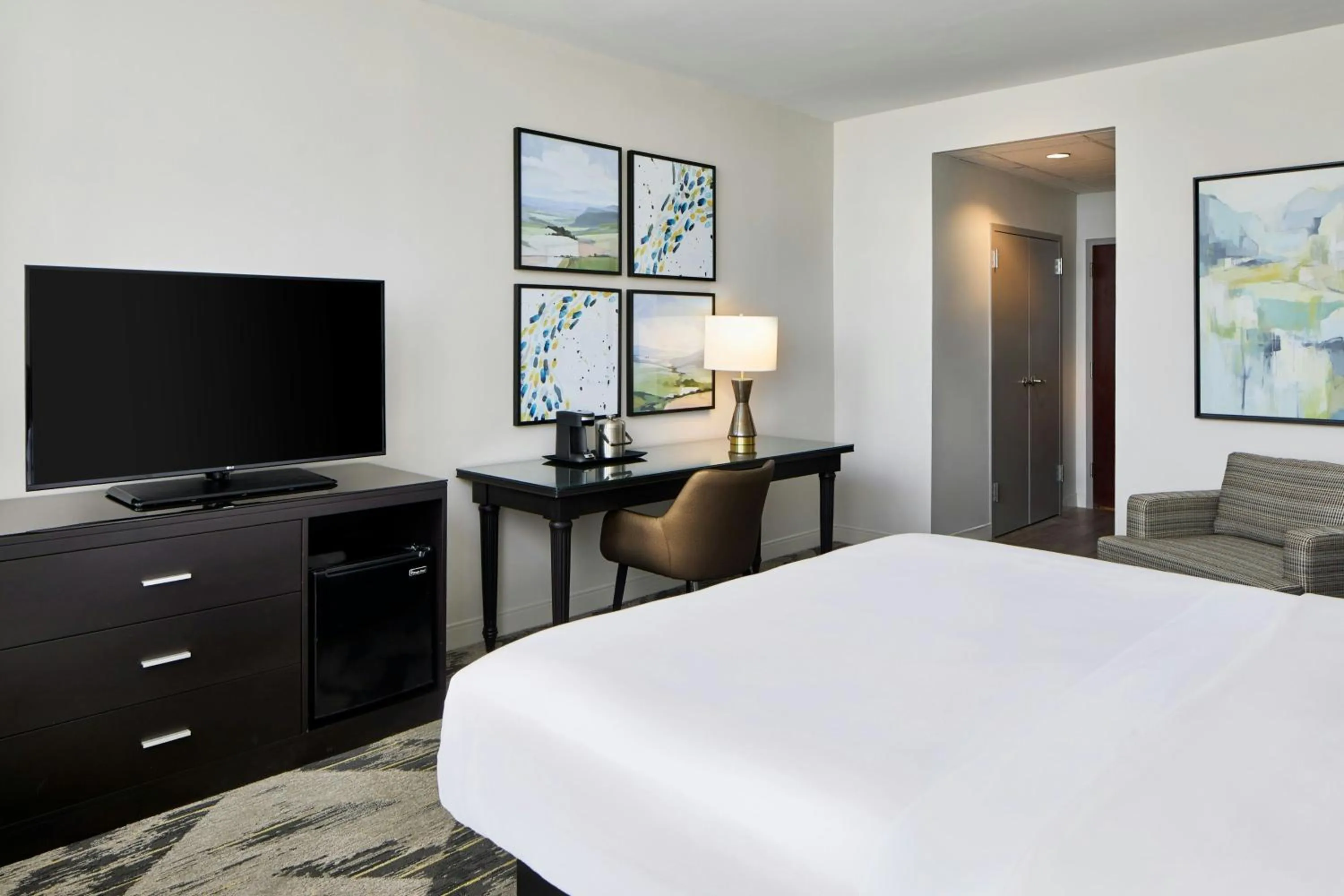 Photo of the whole room, Bed in Sheraton Birmingham