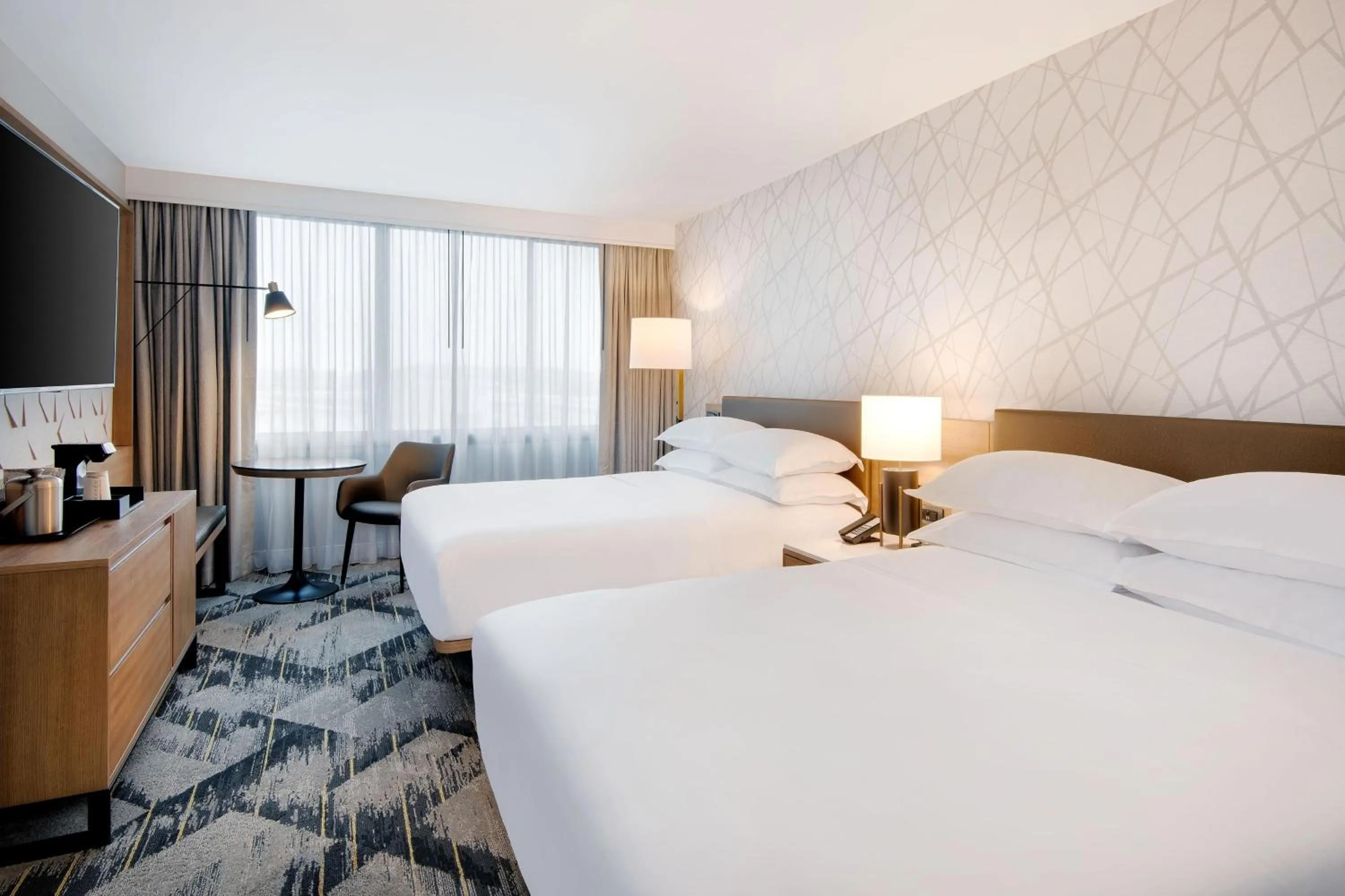 Photo of the whole room, Bed in Sheraton Birmingham