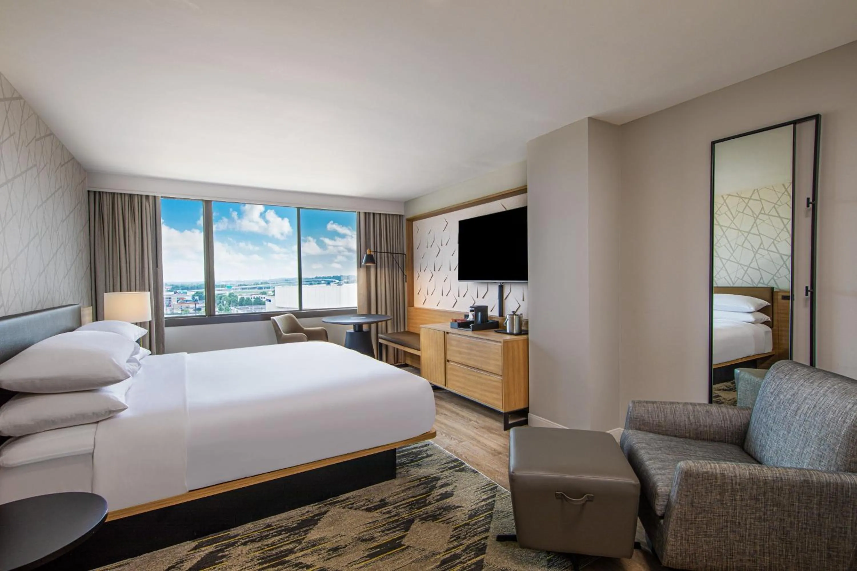 Photo of the whole room, Bed in Sheraton Birmingham