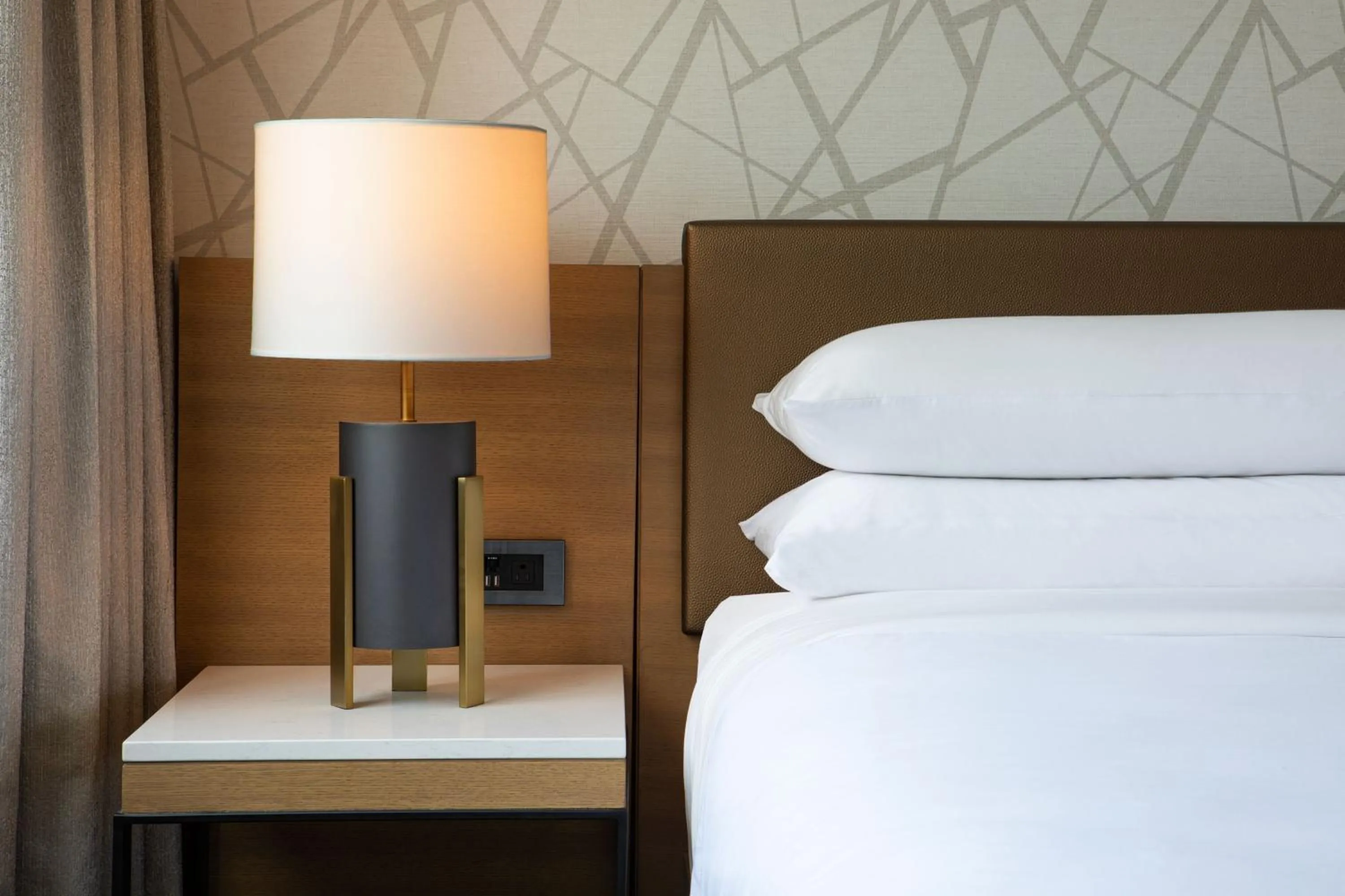 Photo of the whole room, Bed in Sheraton Birmingham