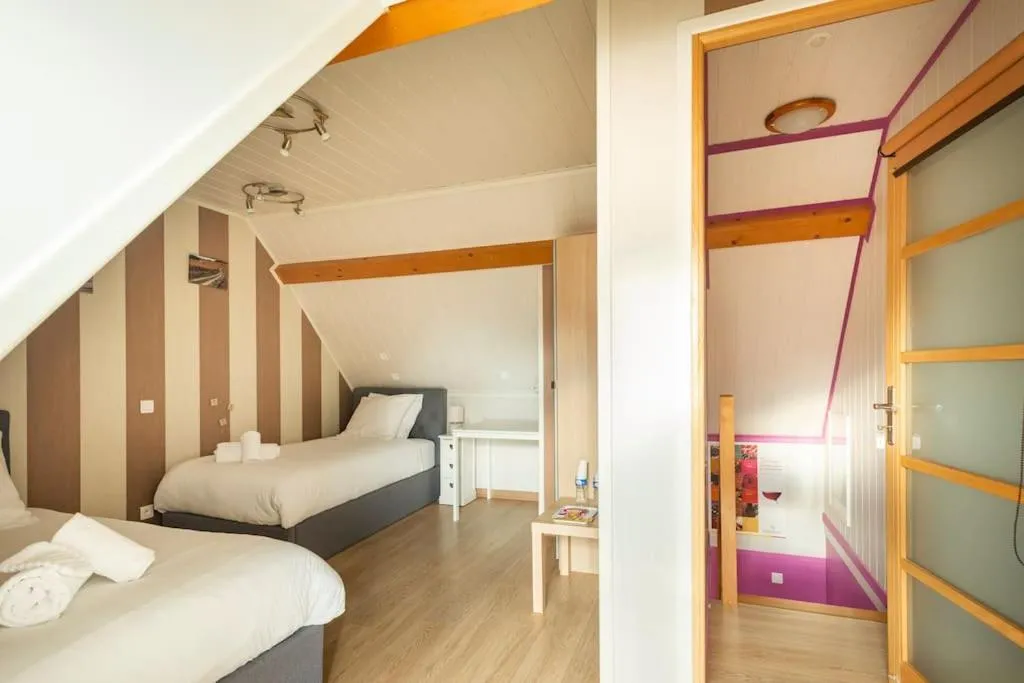 Photo of the whole room, Bed in Les Grands Crus - gîte "Meursault"