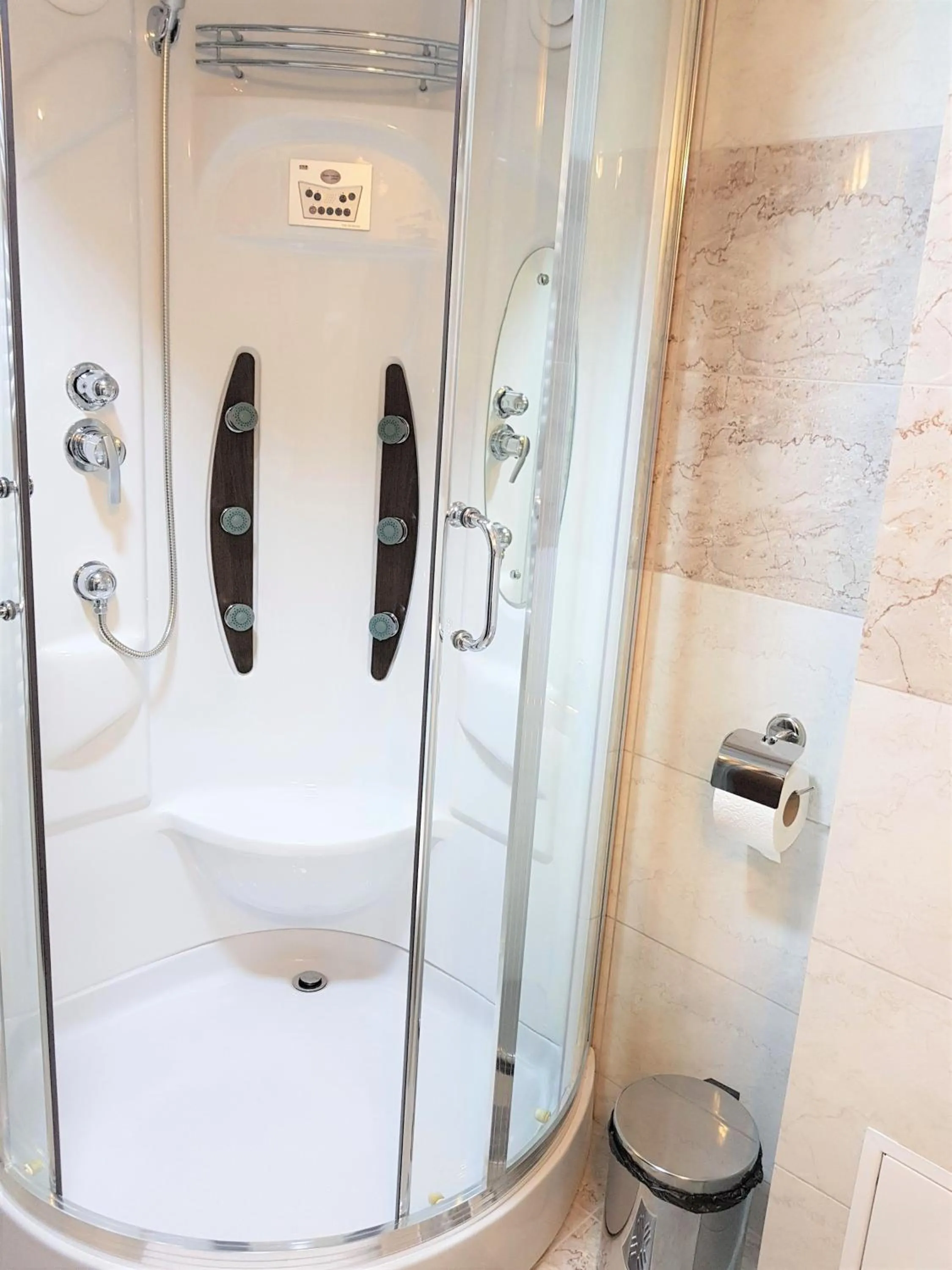 Shower in Villa Lotus