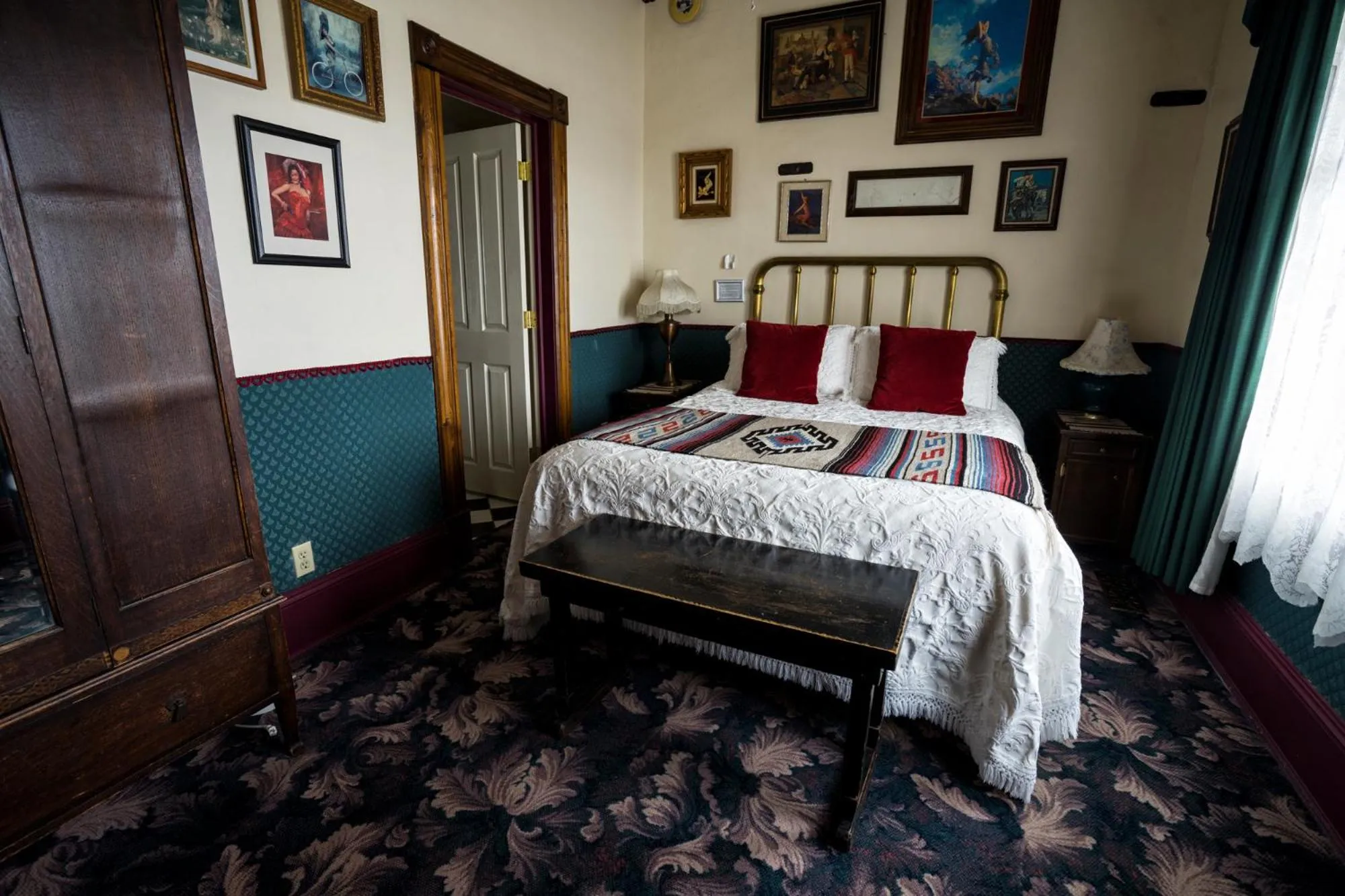 Bedroom, Bed in Red Garter Inn