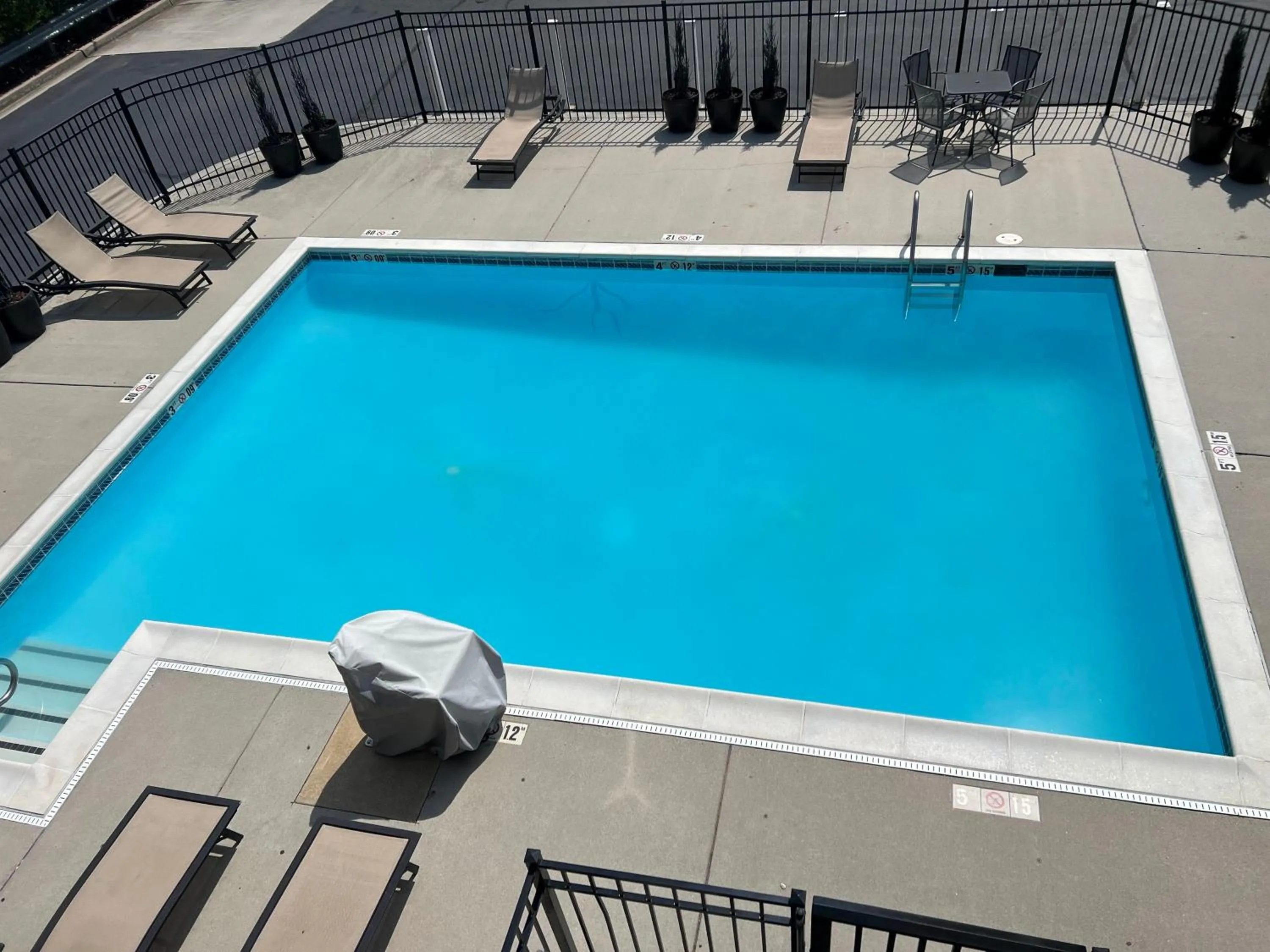 Swimming pool in Best Western Plus Glen Allen Inn