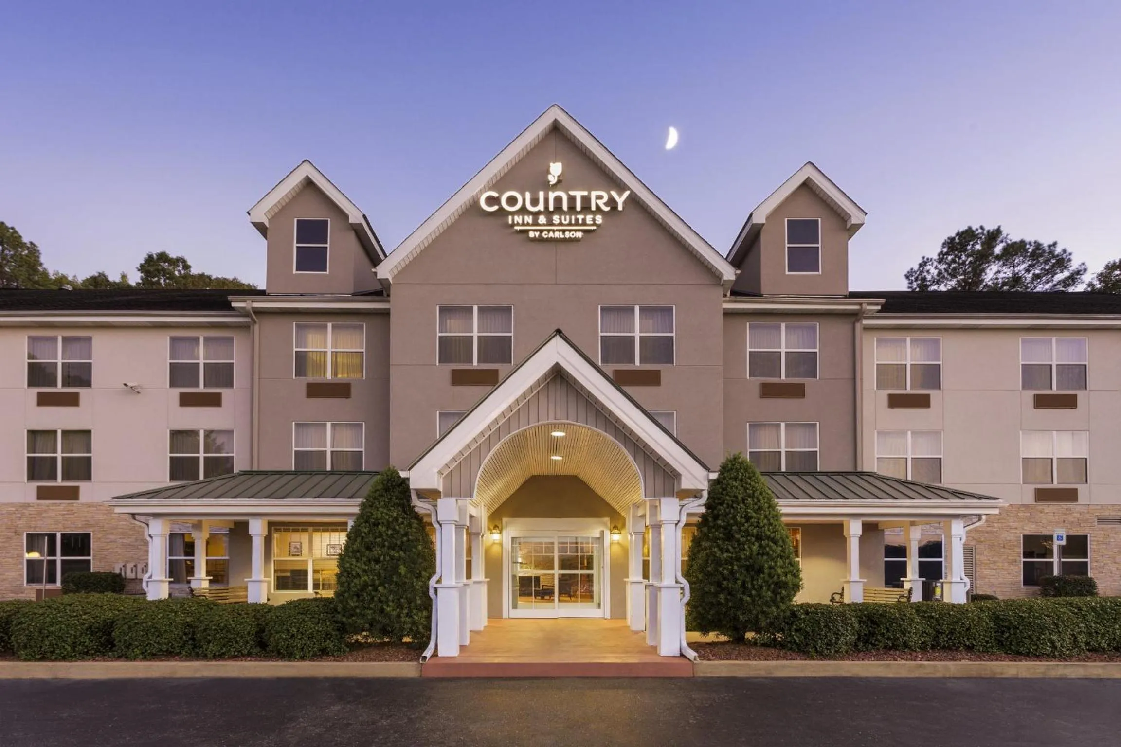 Facade/entrance in Country Inn & Suites by Radisson, Tuscaloosa, AL