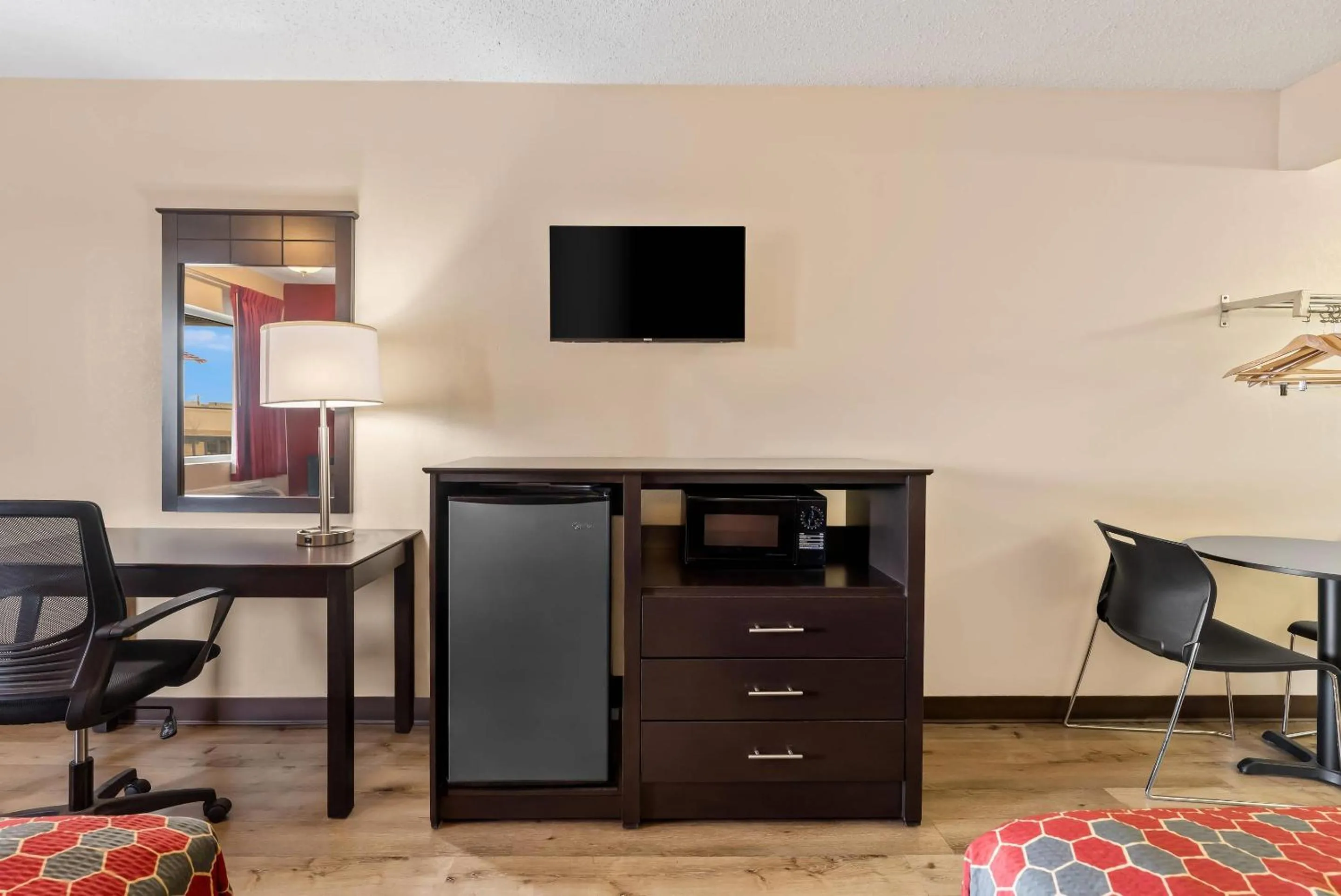 Bedroom in Econo Lodge Fredericksburg near I-95