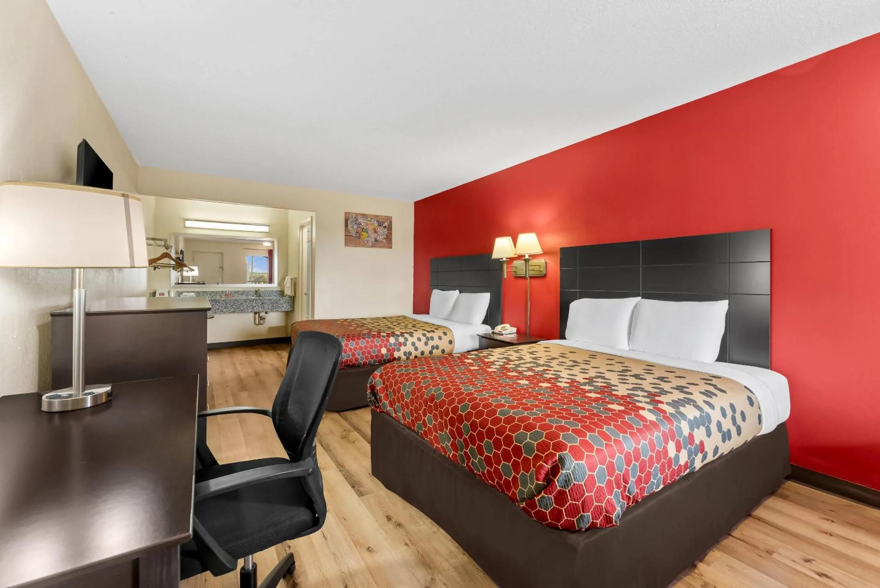 Bedroom, Bed in Econo Lodge Fredericksburg near I-95