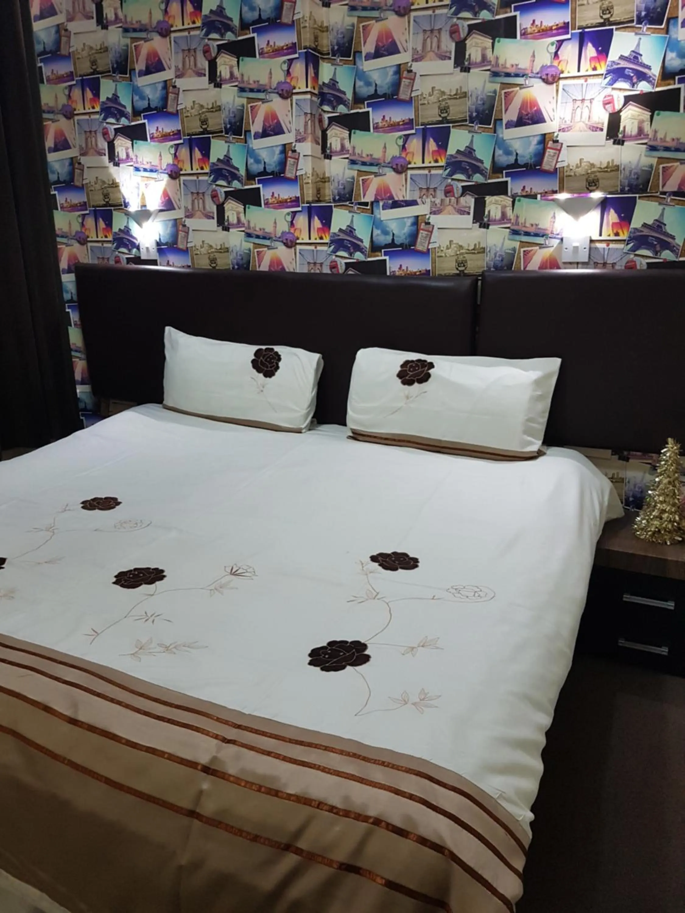 Bed in Portsmouth Budget Hotels - All rooms are EN-SUITE