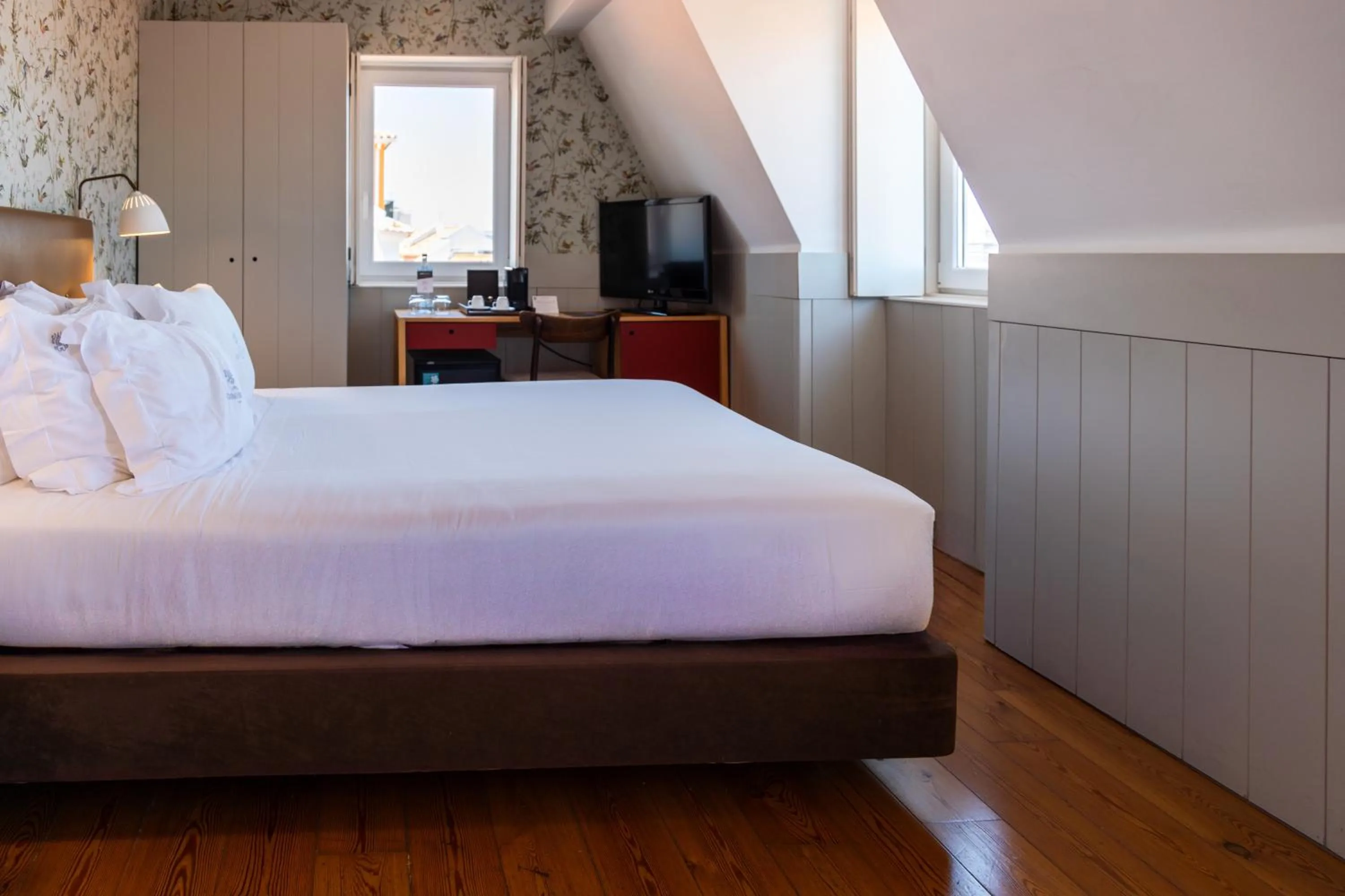 Bedroom, Bed in Lisboa Carmo Hotel