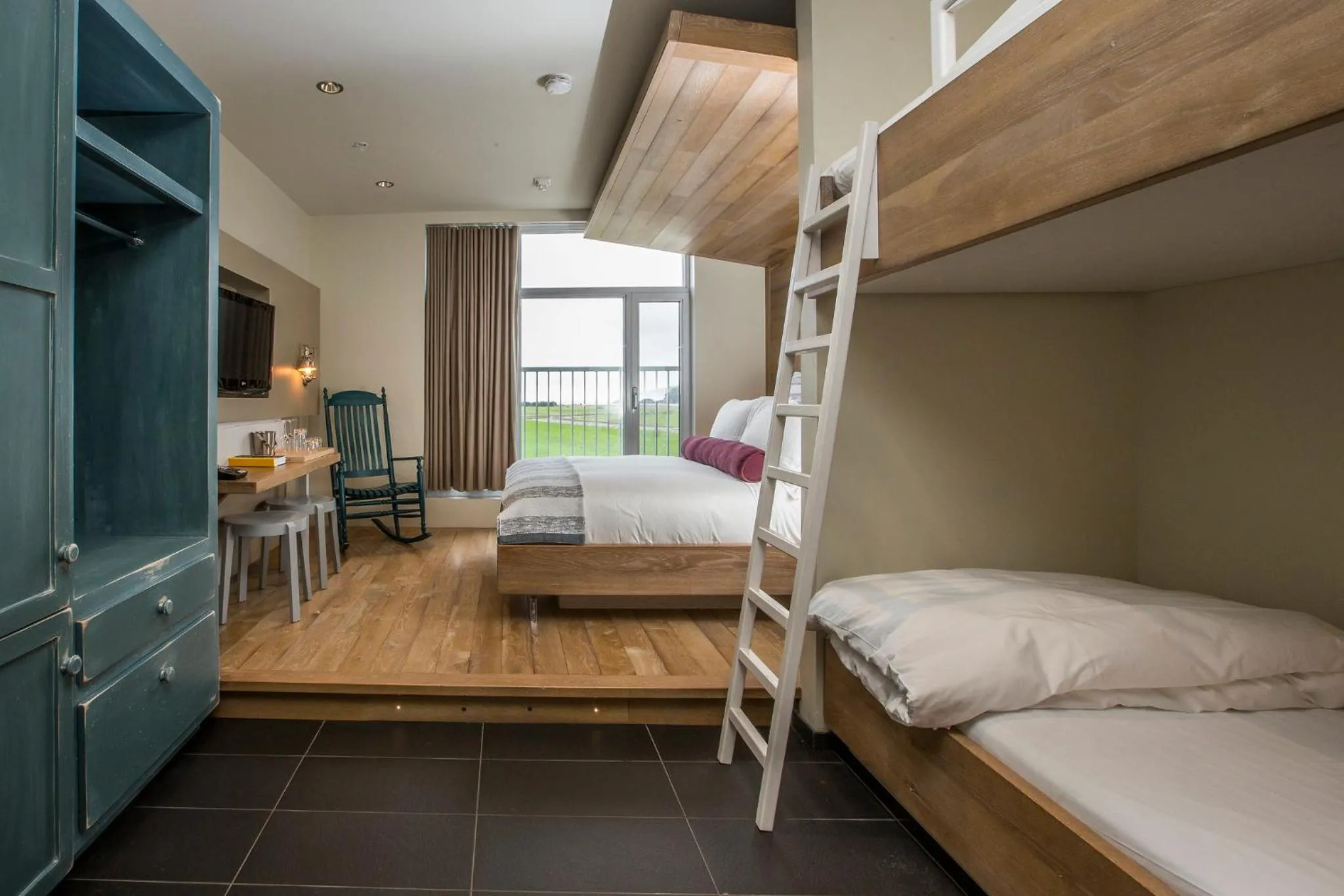 Photo of the whole room, Bed in Hôtel & Spa Le Germain Charlevoix