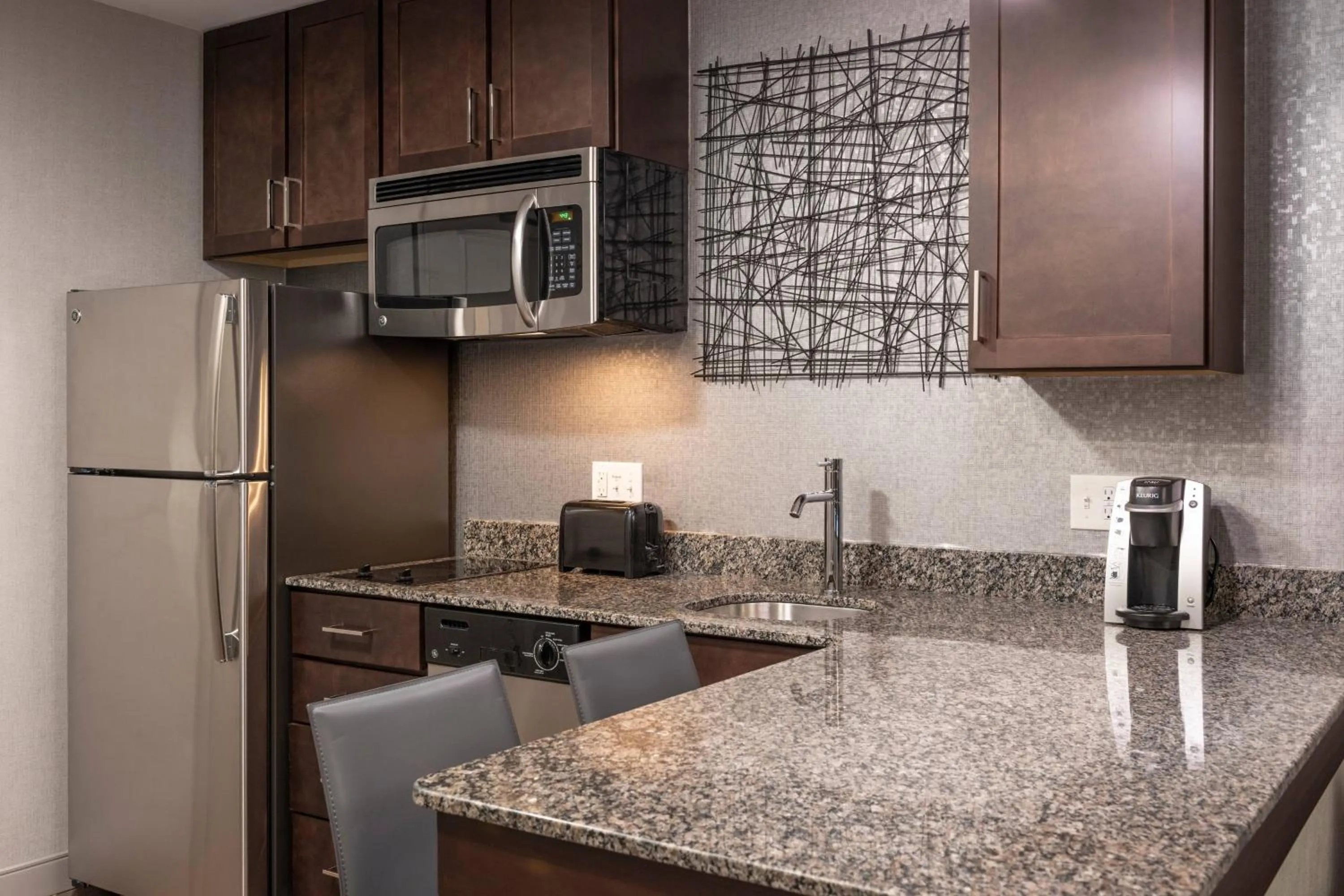 Kitchen or kitchenette in Residence Inn by Marriott Boston Logan Airport/Chelsea