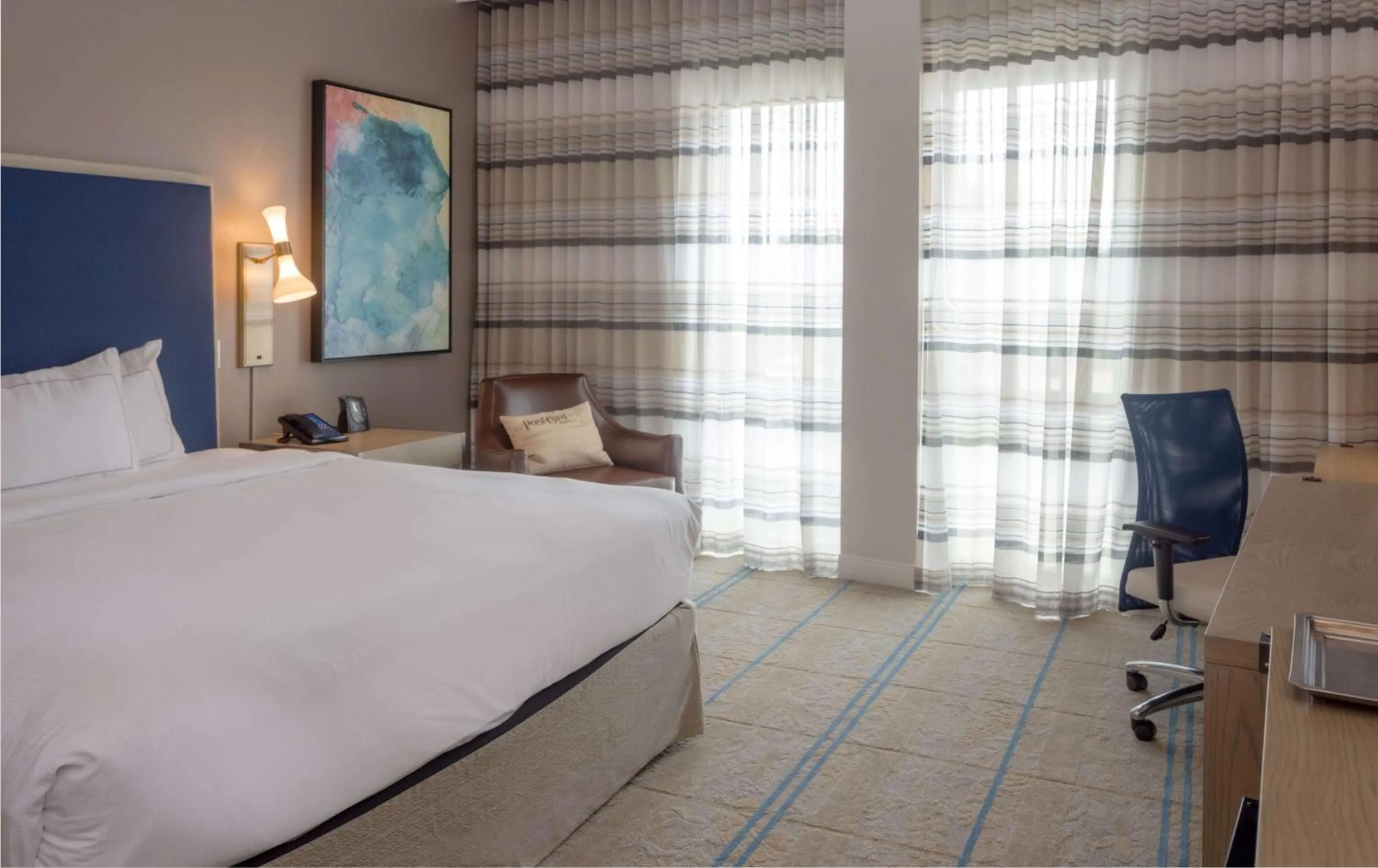 Bedroom, Bed in Hilton Austin Airport