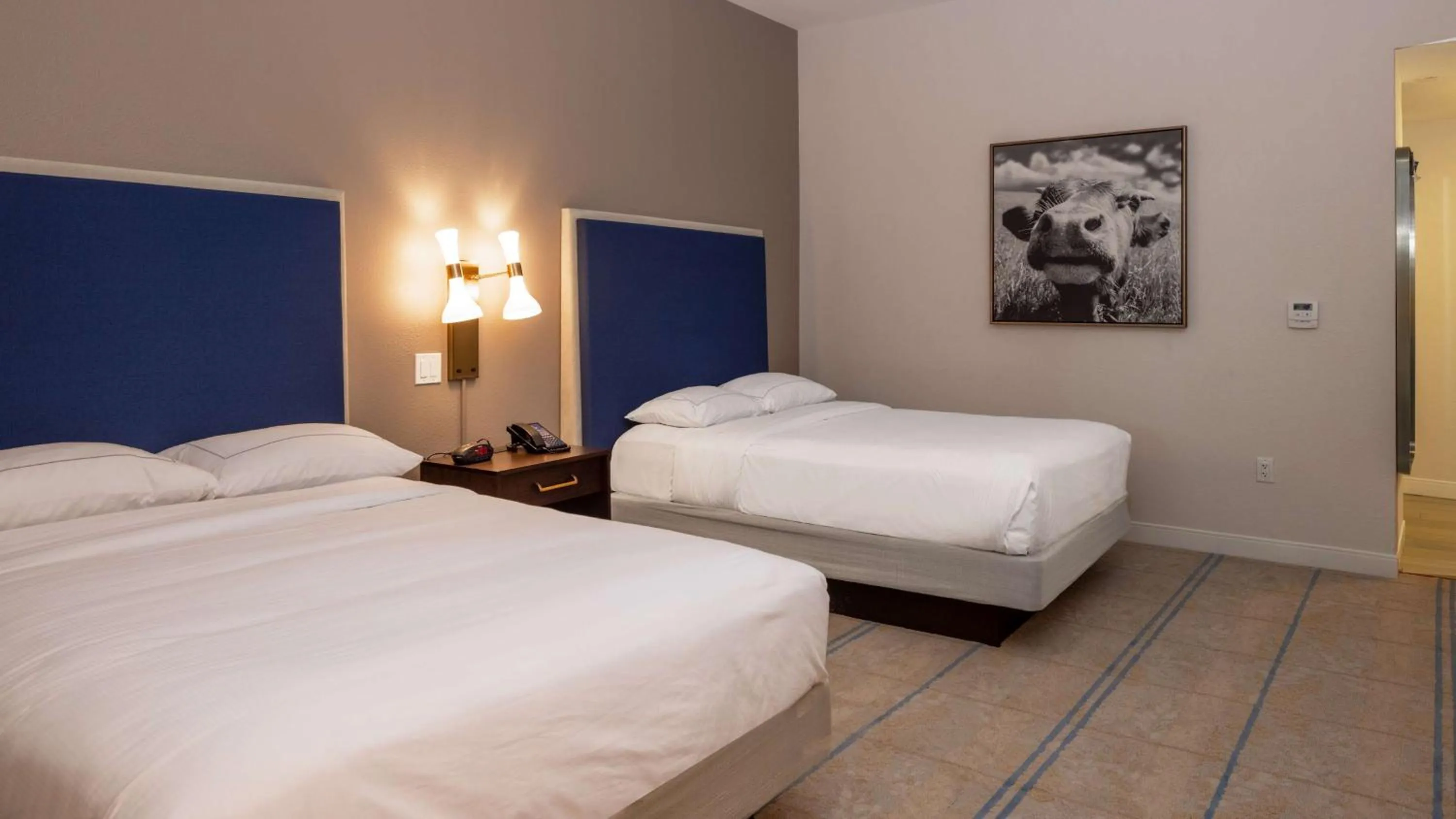 Bed in Hilton Austin Airport