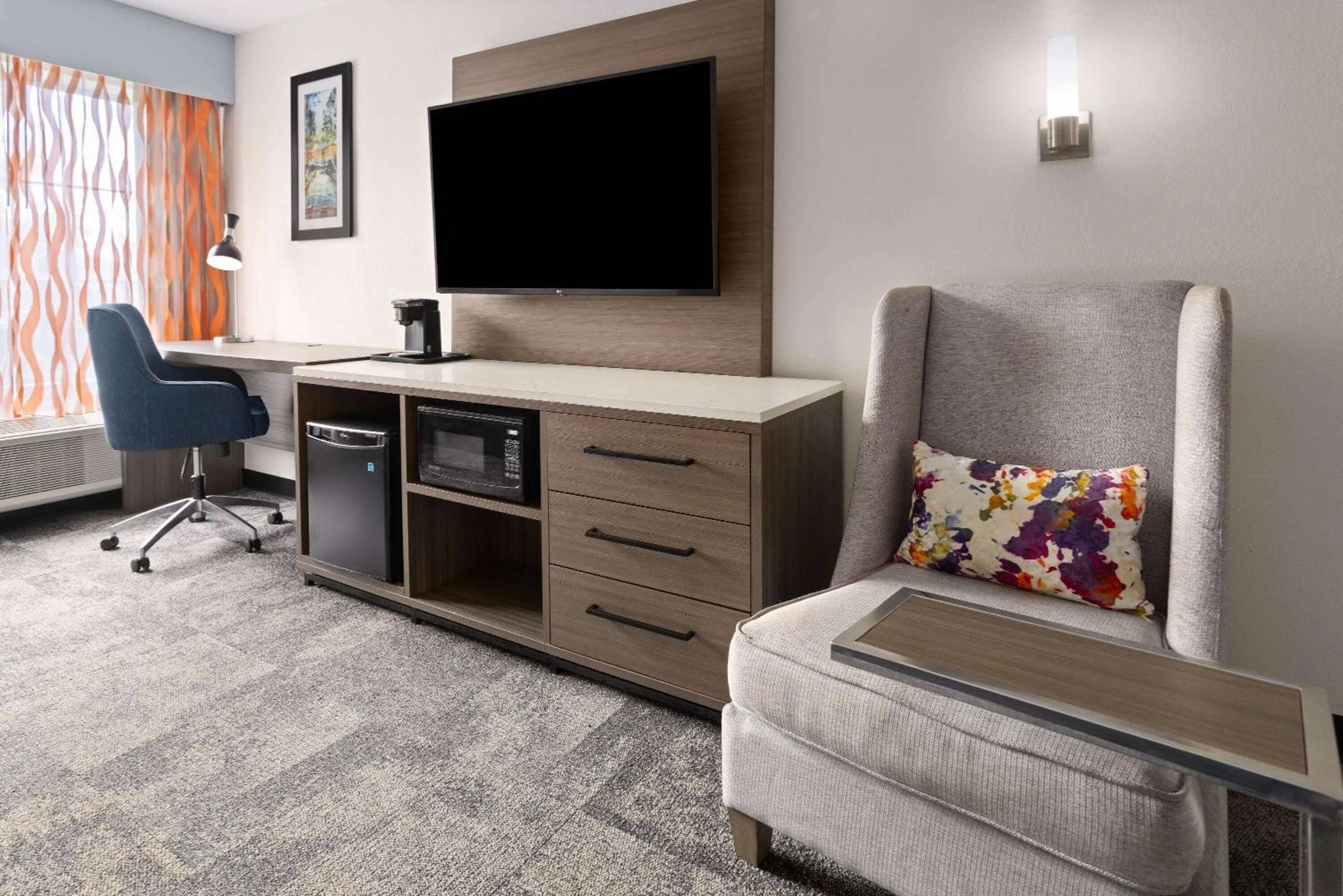 Photo of the whole room in La Quinta by Wyndham Atlanta South - Newnan