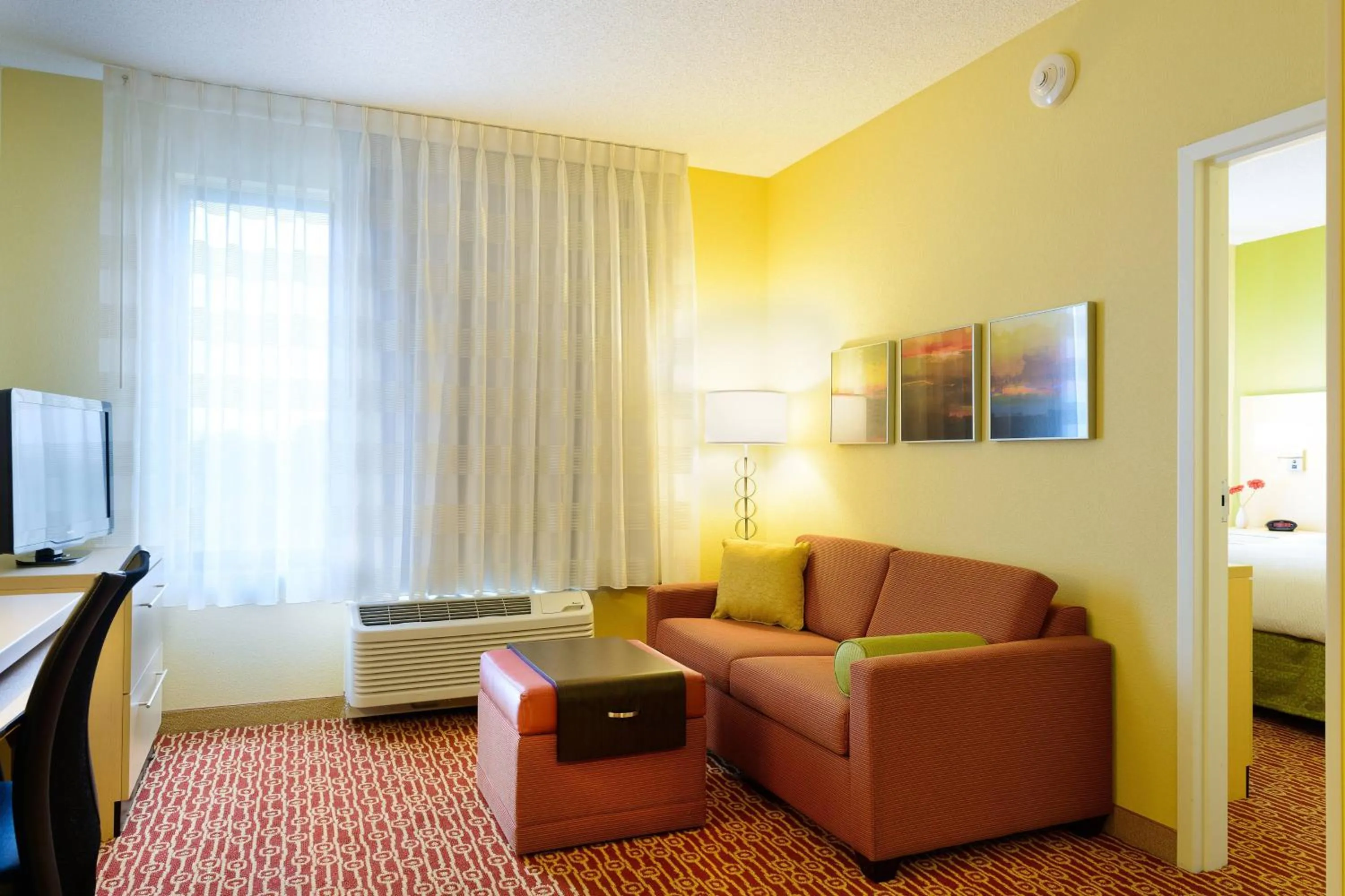 Living room in TownePlace Suites by Marriott Frederick