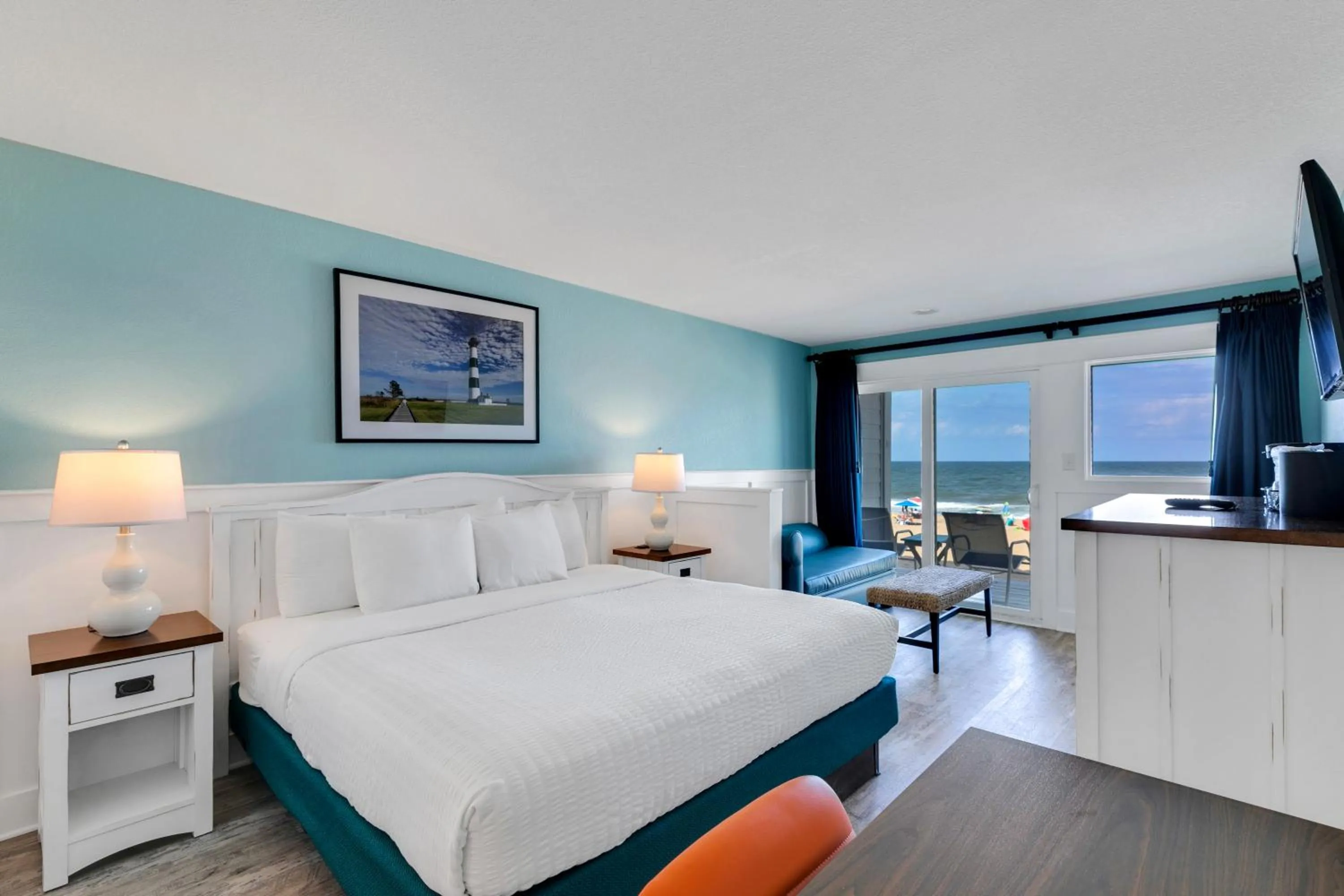 Bed in John Yancey Oceanfront Inn