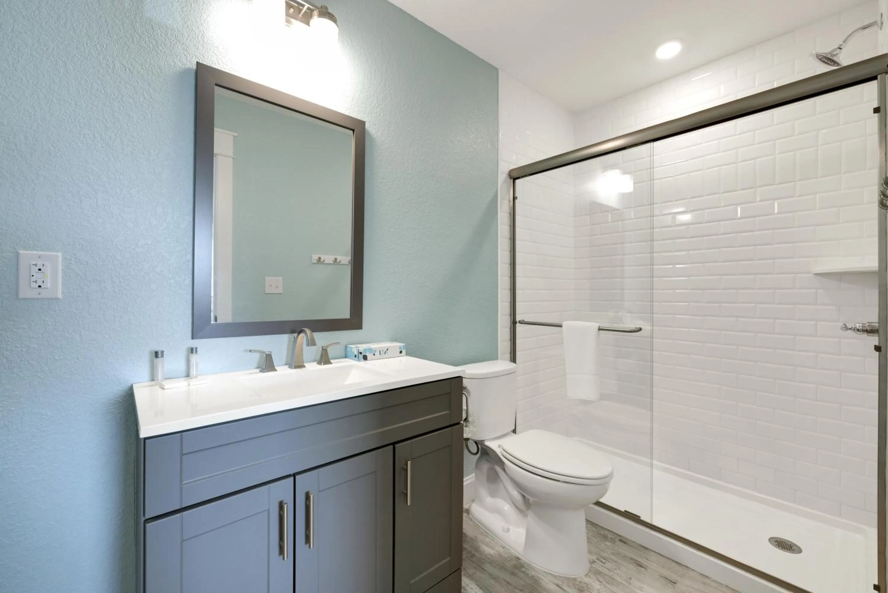 Shower in John Yancey Oceanfront Inn