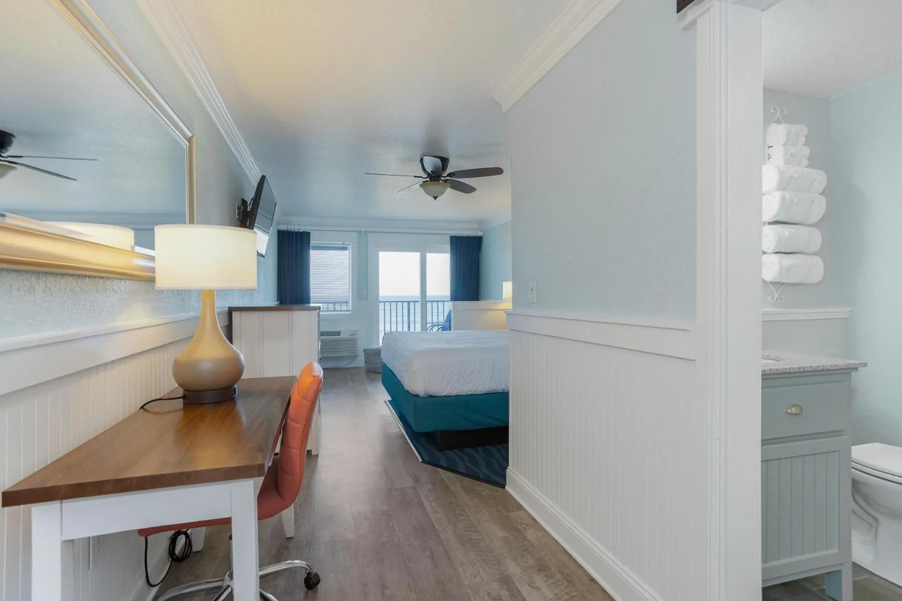 Bathroom, Bed in John Yancey Oceanfront Inn