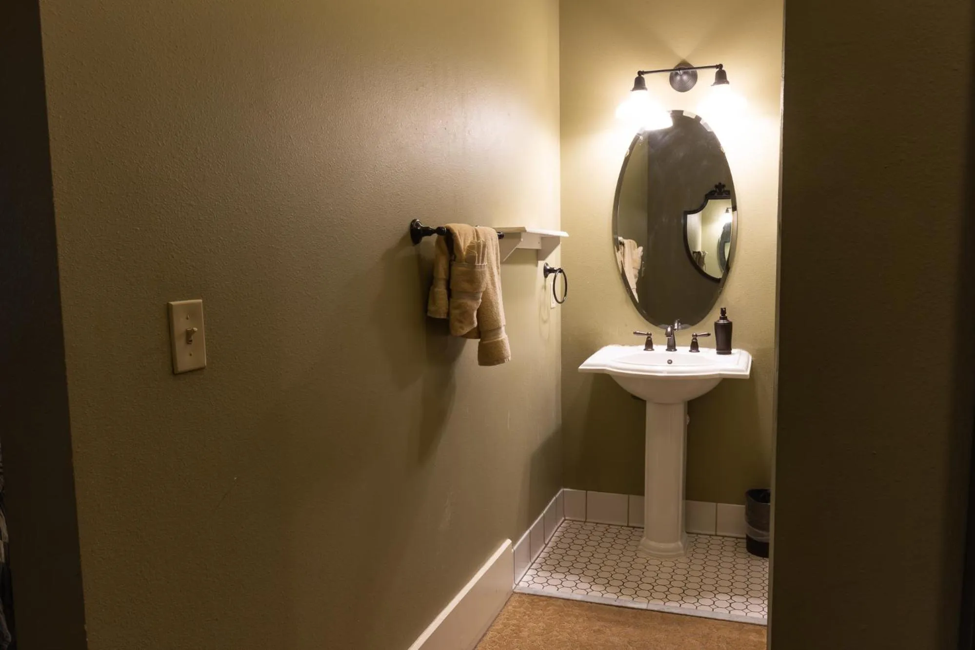 Bathroom in Historic Plaza Hotel