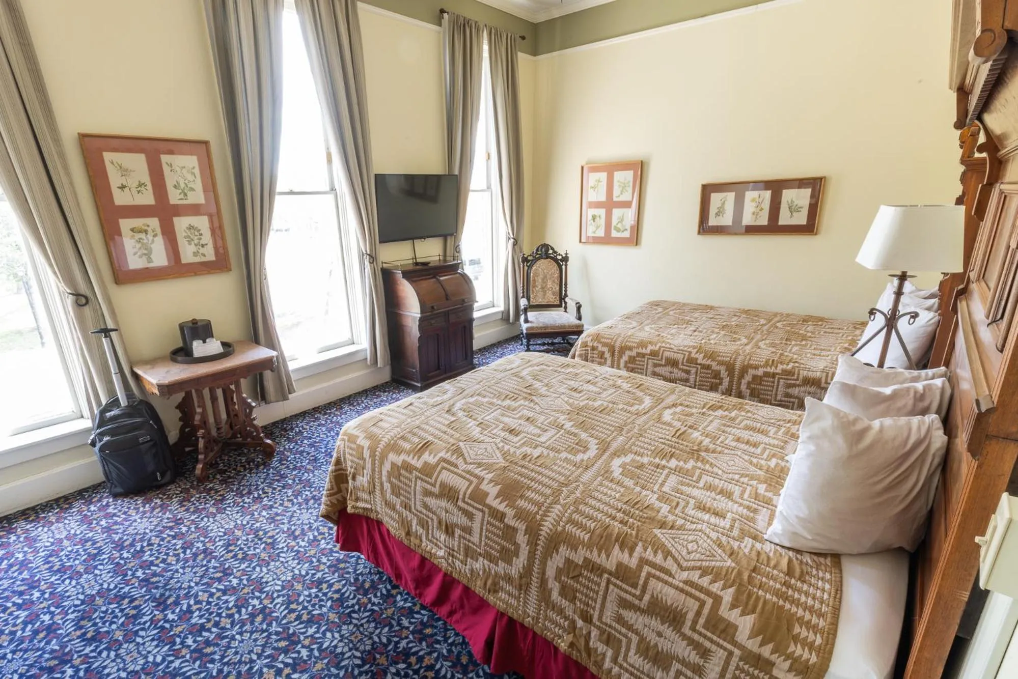Bedroom, Bed in Historic Plaza Hotel
