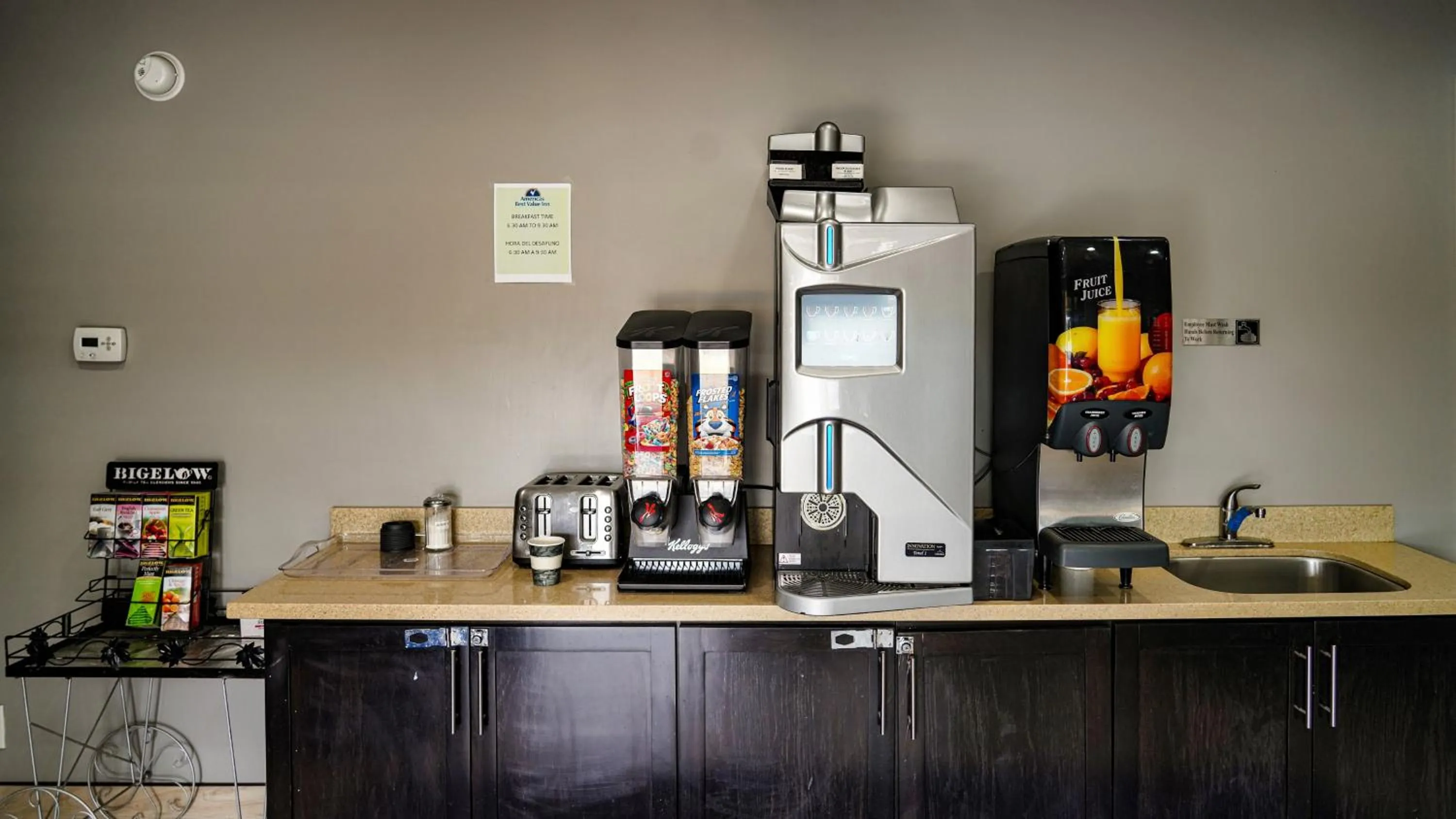 Coffee/tea facilities in Americas Best Value Inn, Antioch