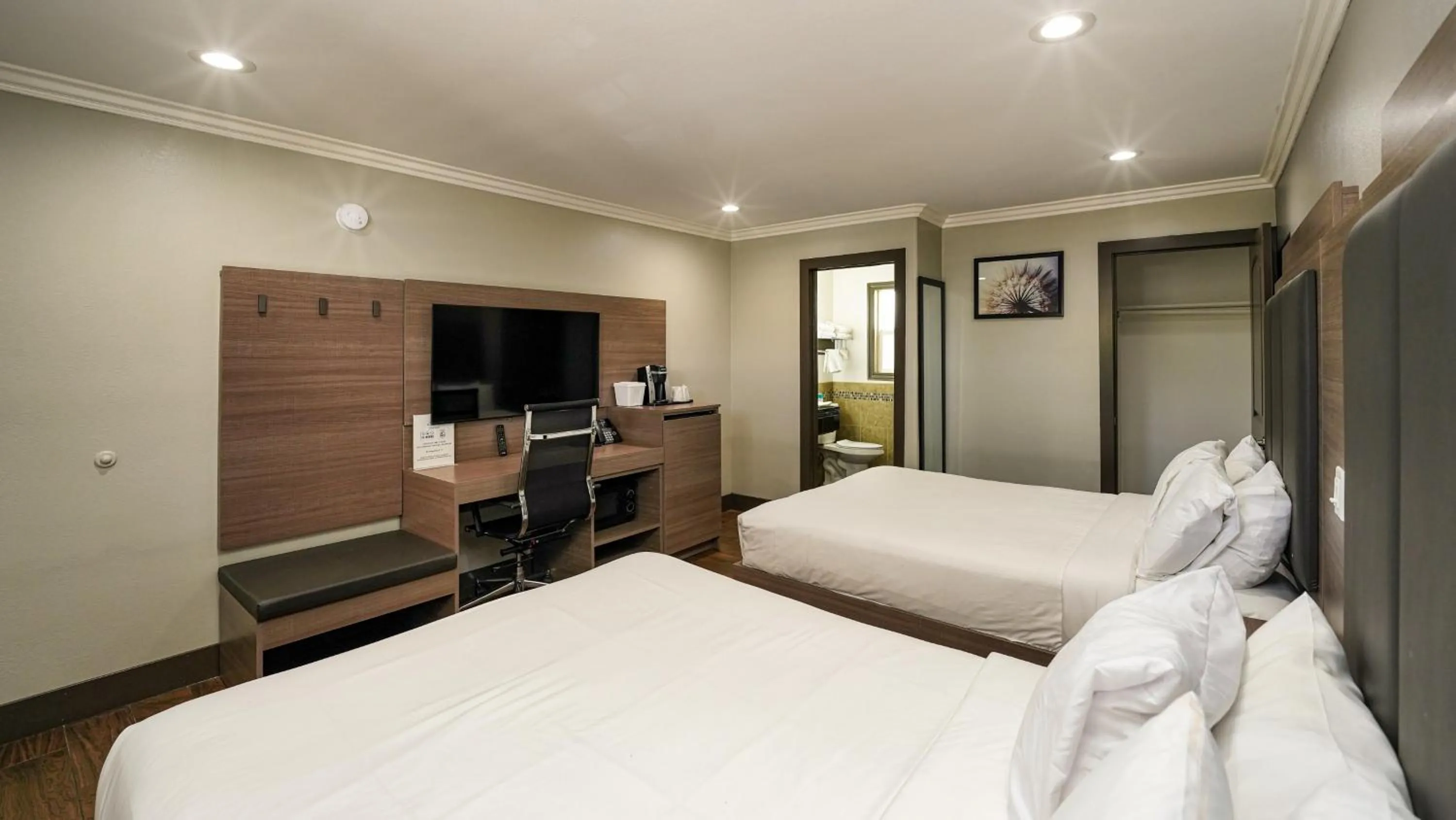 Bed in Americas Best Value Inn, Antioch