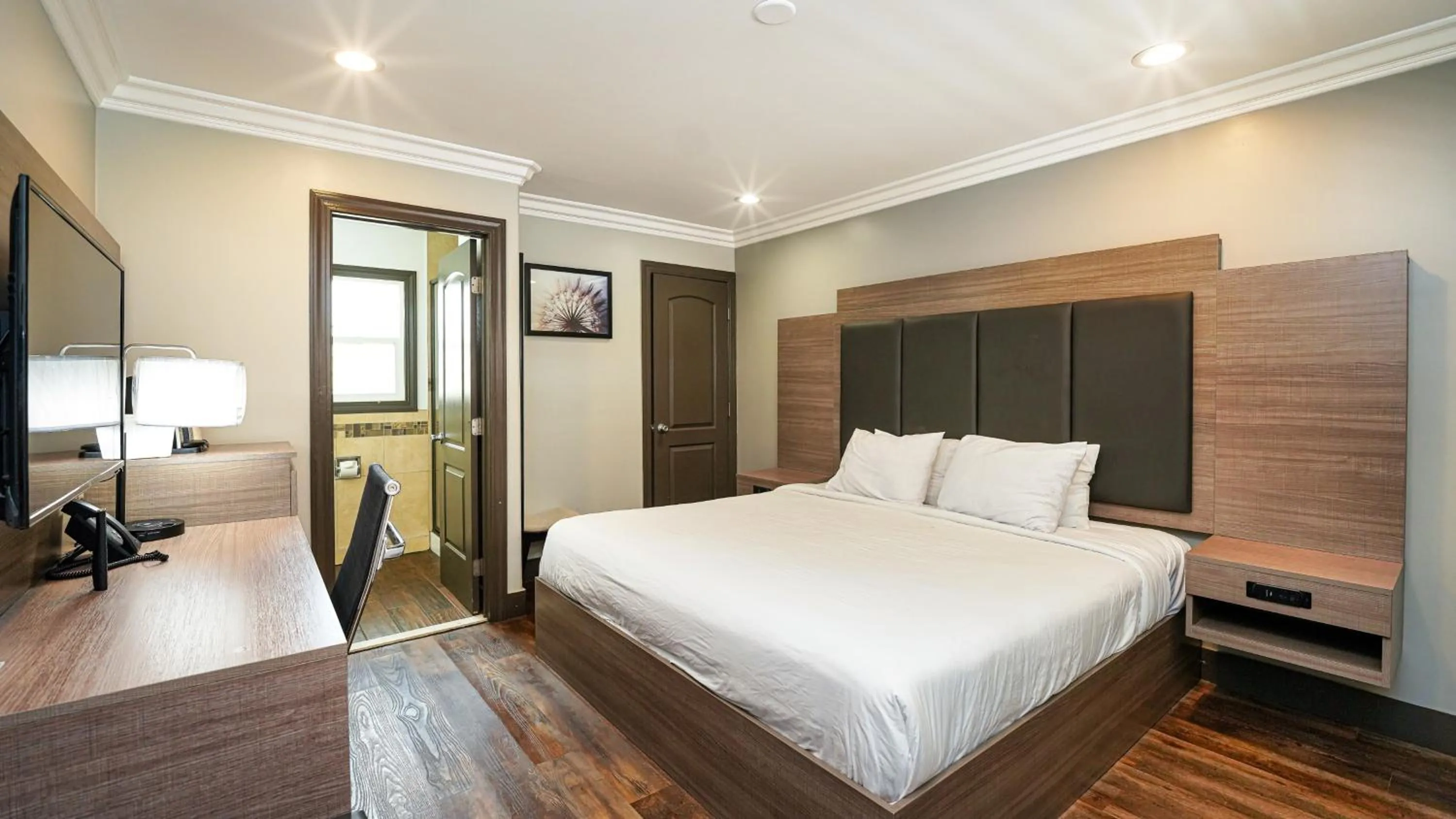 Bed in Americas Best Value Inn, Antioch