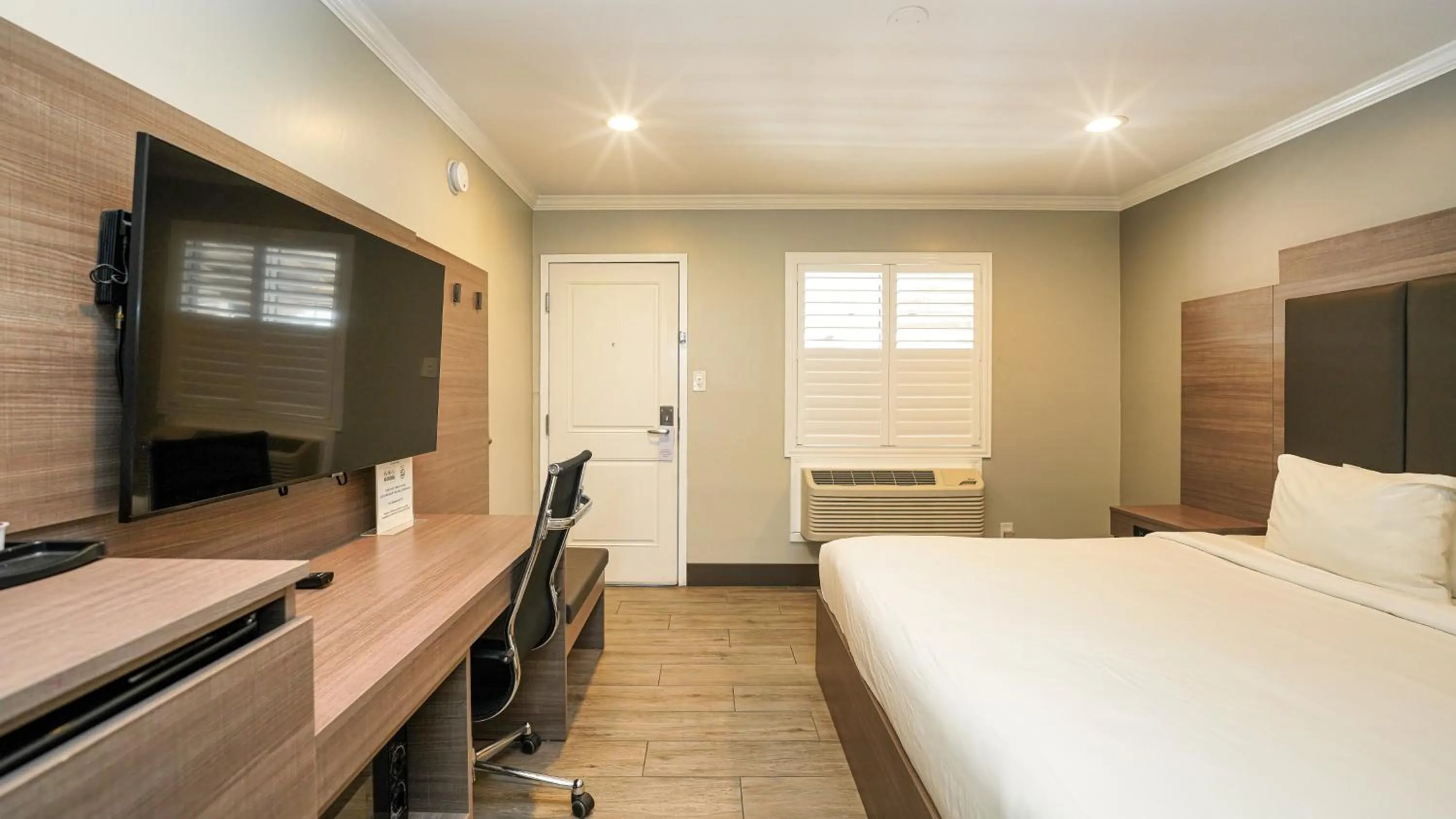 Bed in Americas Best Value Inn, Antioch