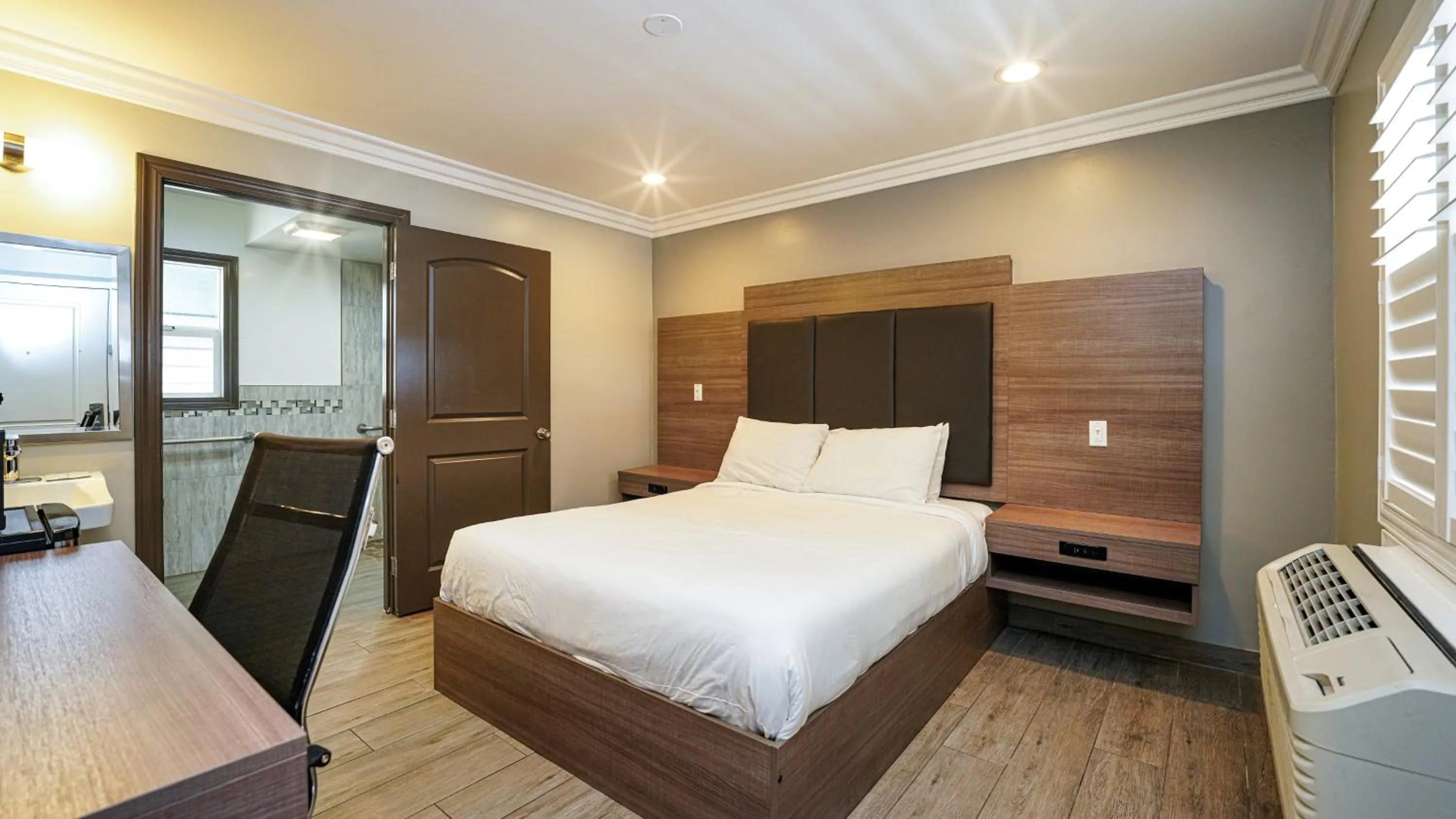 Bed in Americas Best Value Inn, Antioch