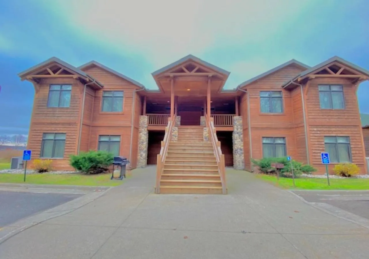 Property building in Arrowwood Resort Hotel and Conference Center - Alexandria