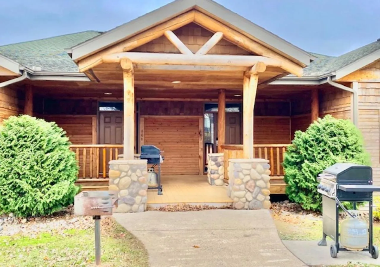 Property building in Arrowwood Resort Hotel and Conference Center - Alexandria