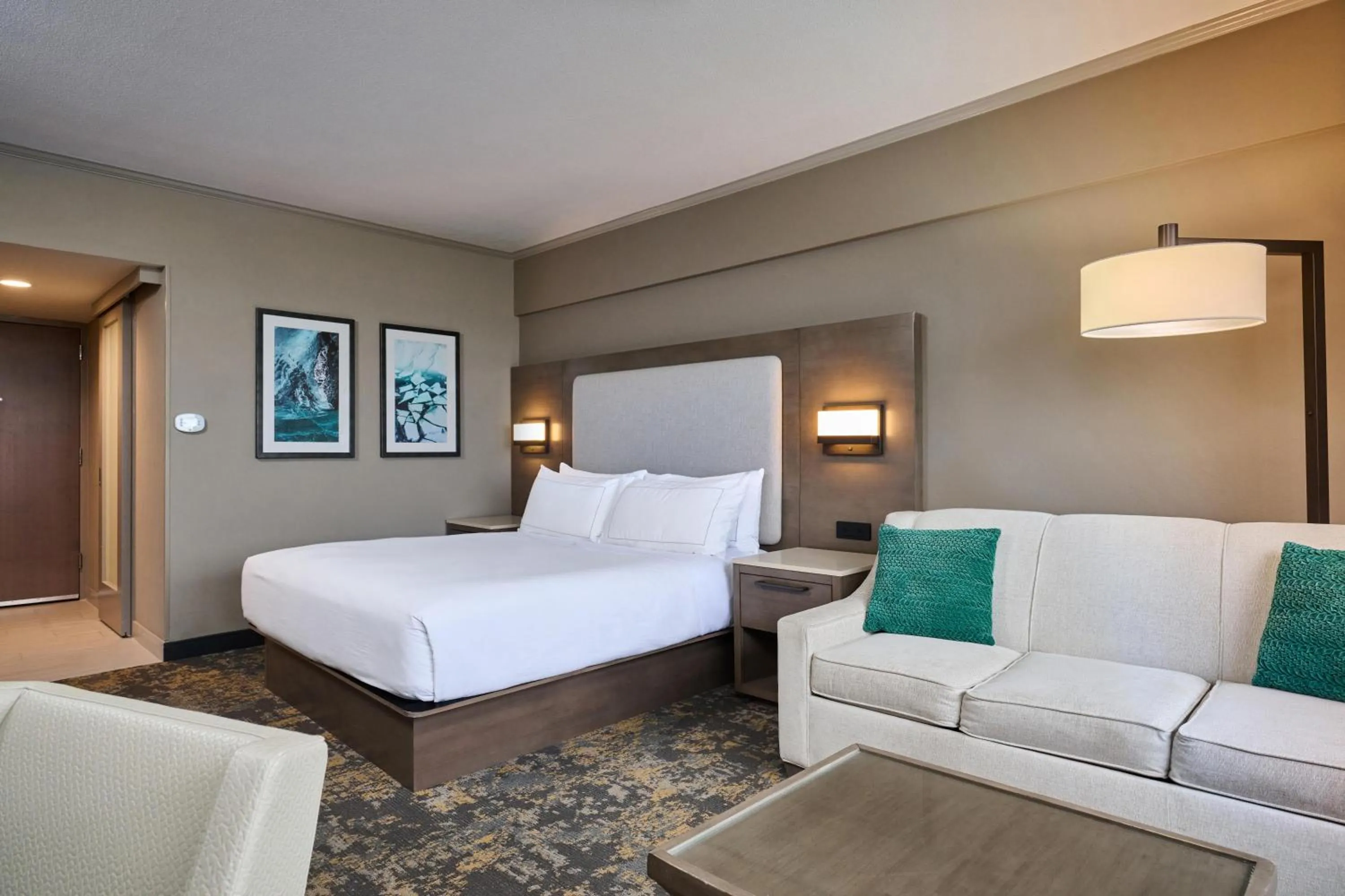 Bed in Hilton Anchorage