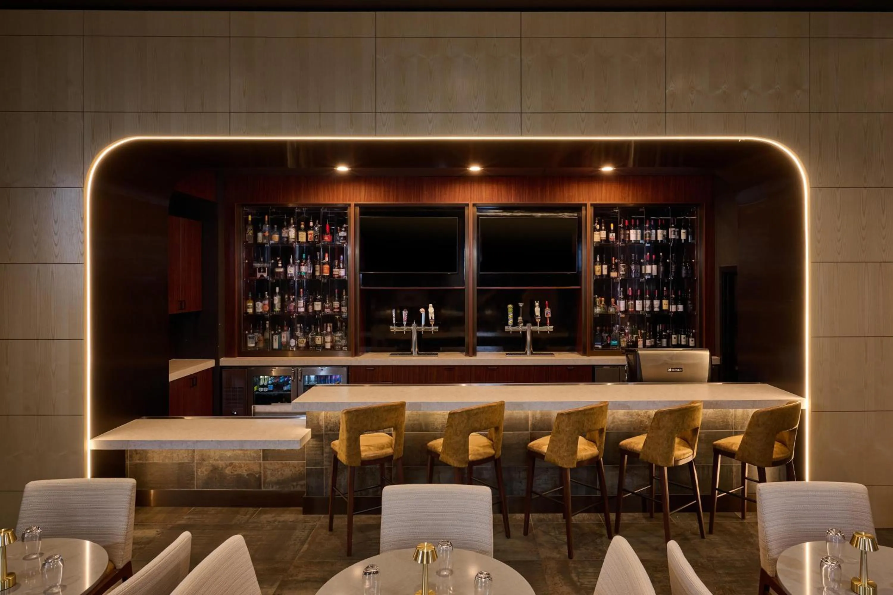 Lounge or bar in Hilton Anchorage