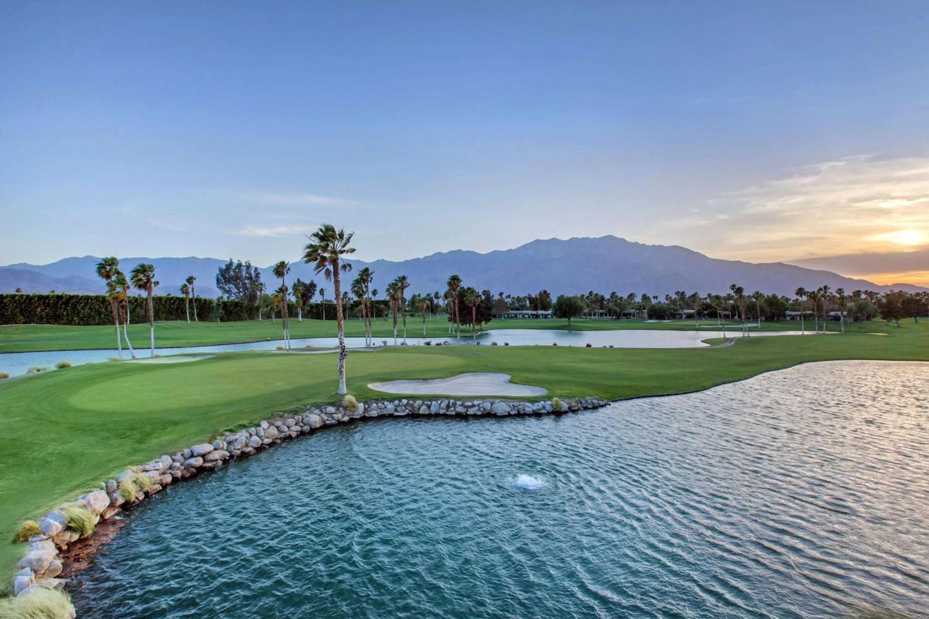 Golfcourse in DoubleTree by Hilton Golf Resort Palm Springs