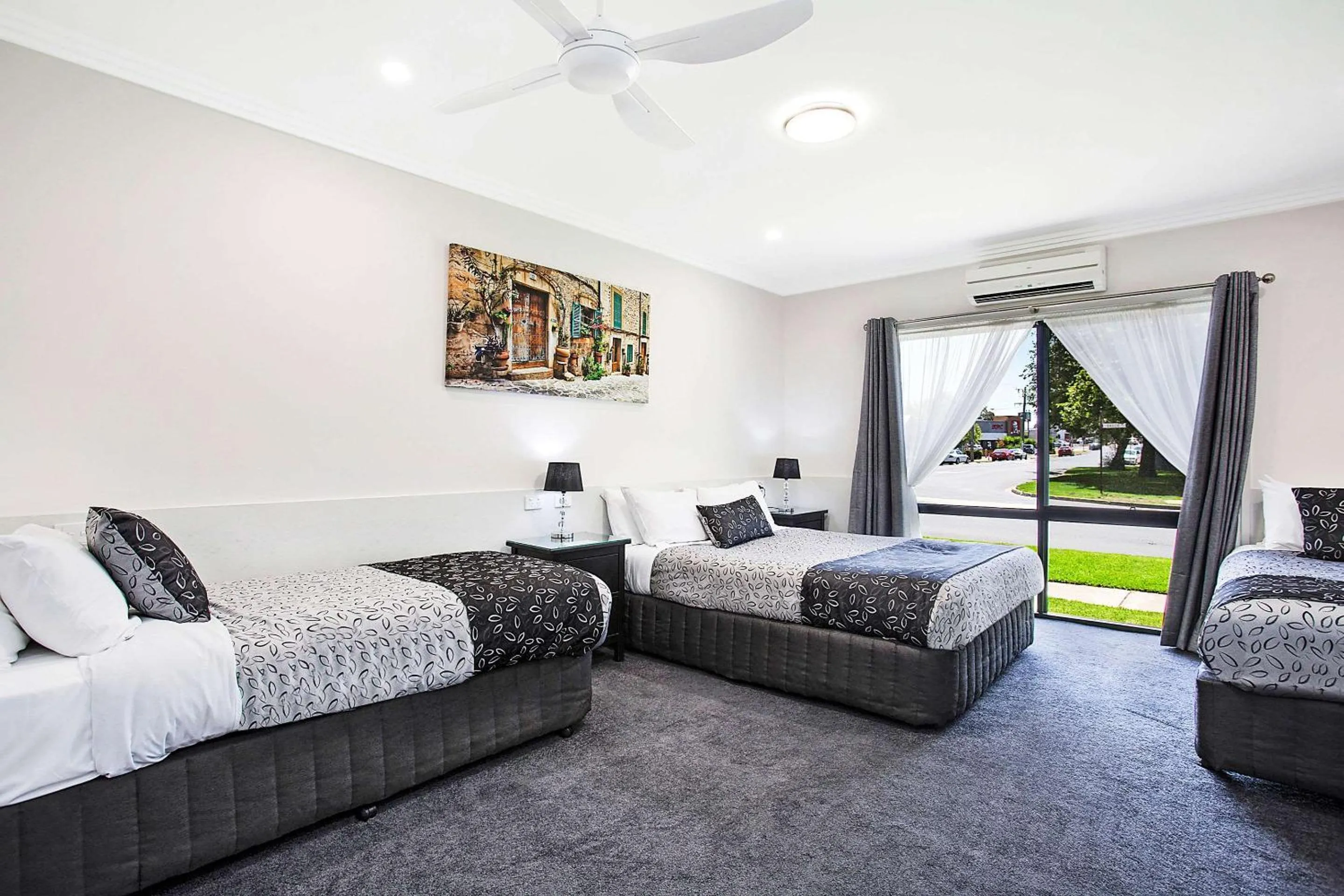 Bedroom in Comfort Inn May Park