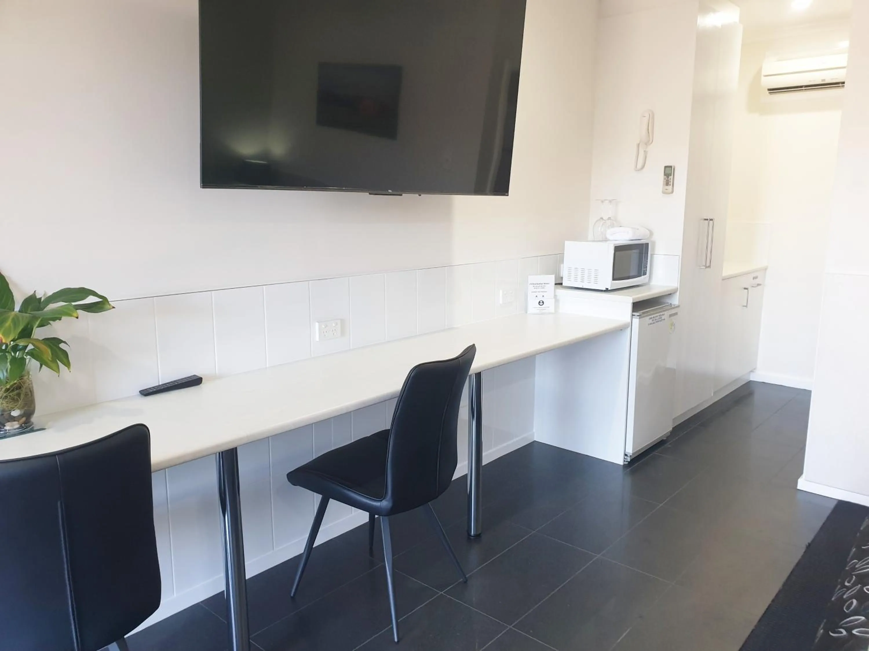 TV and multimedia in Comfort Inn May Park