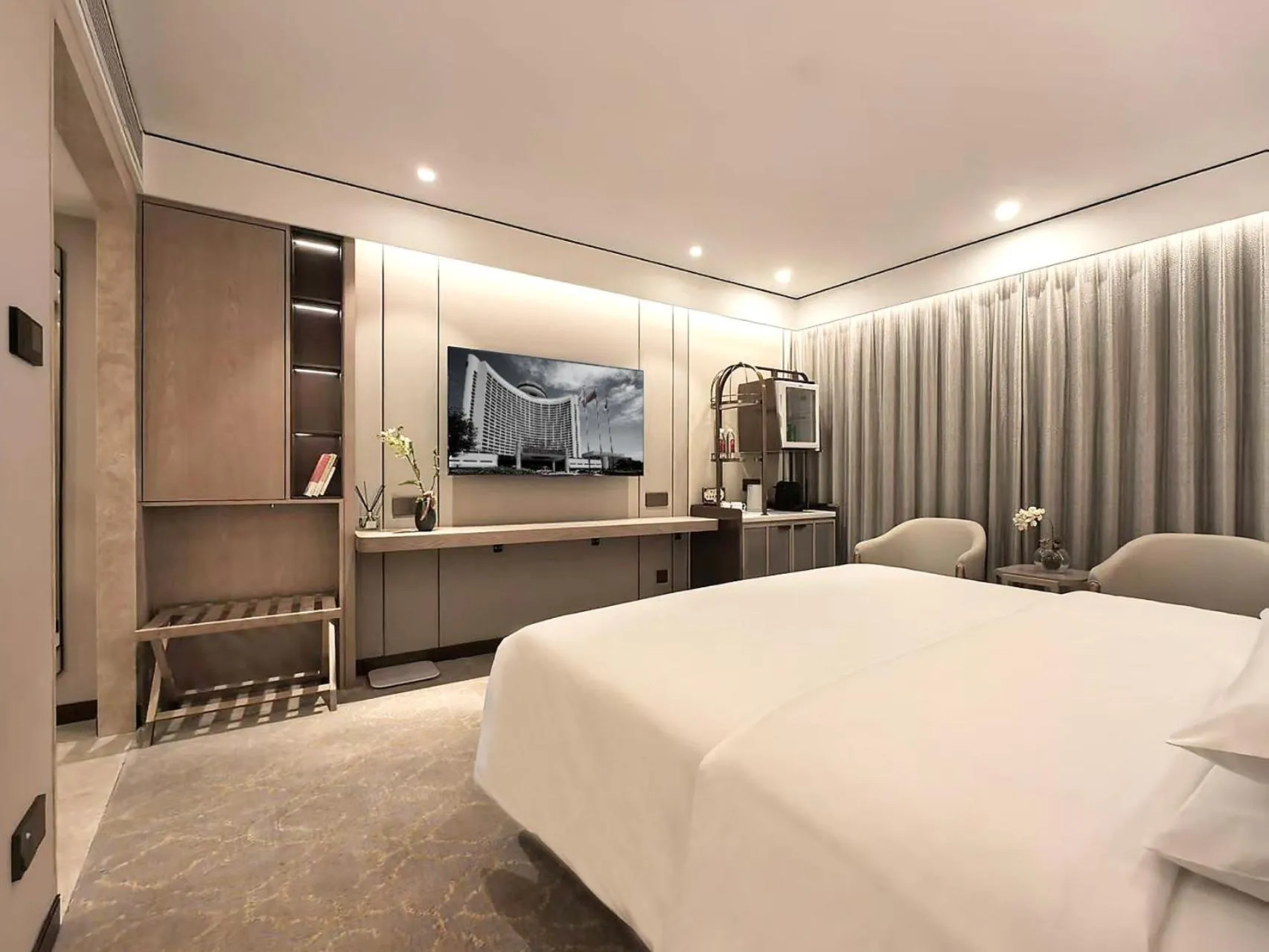 Bed in Beijing International Hotel